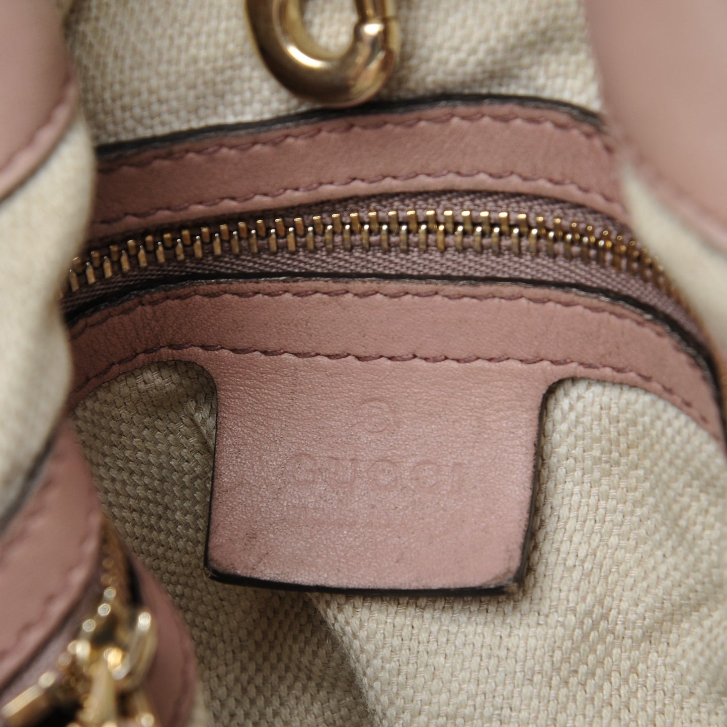 Patent Medium Soho Chain Shoulder Bag Dark Cipria