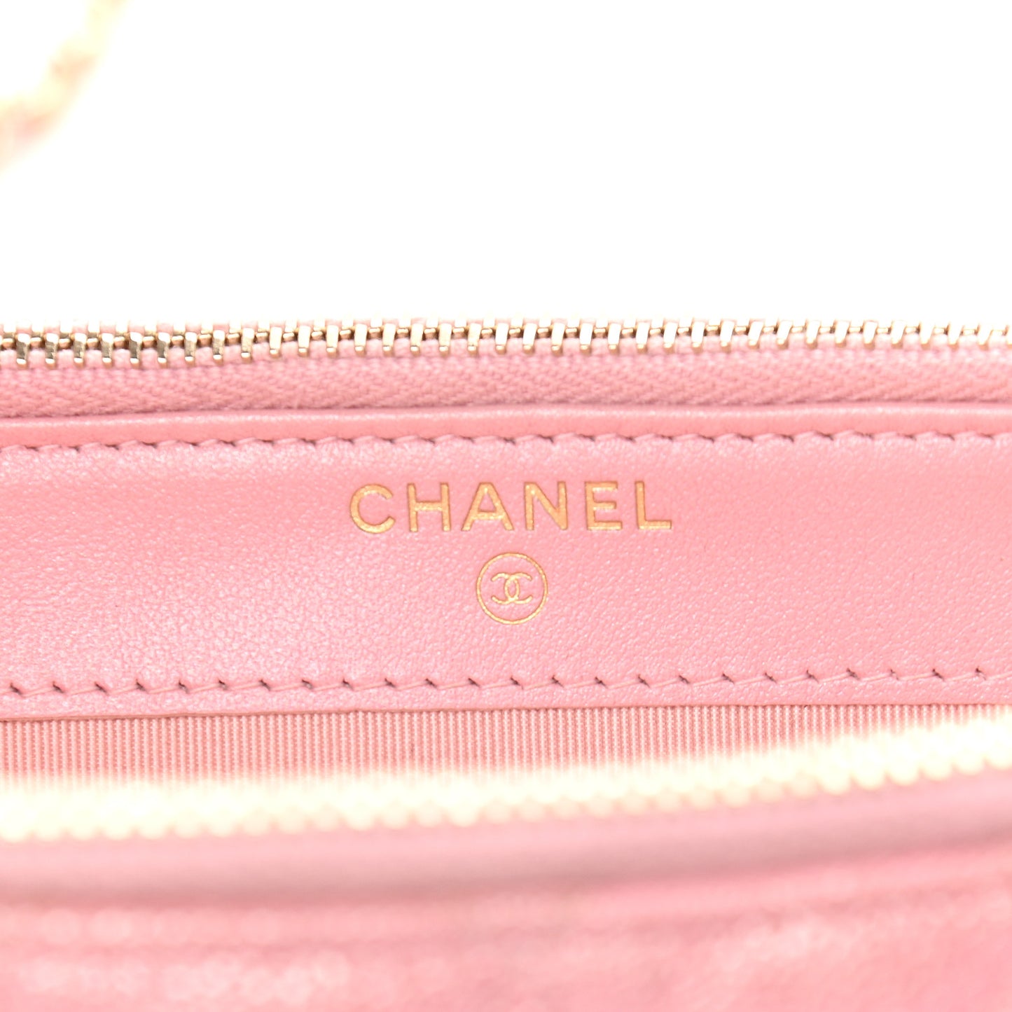 Iridescent Caviar Quilted Small Clutch With Chain Pink
