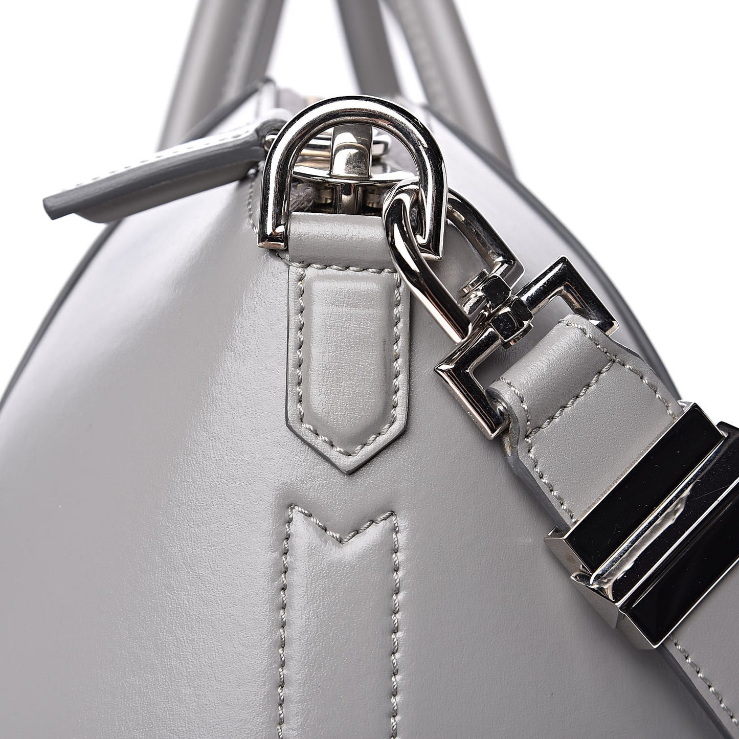 Shiny Lord Calfskin Medium Antigona Pearl Grey