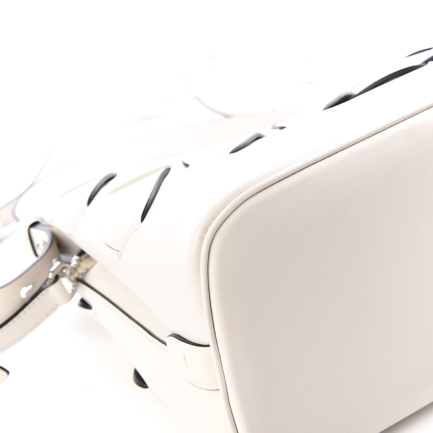 Vitello Intreccio Tress Handbag White Black