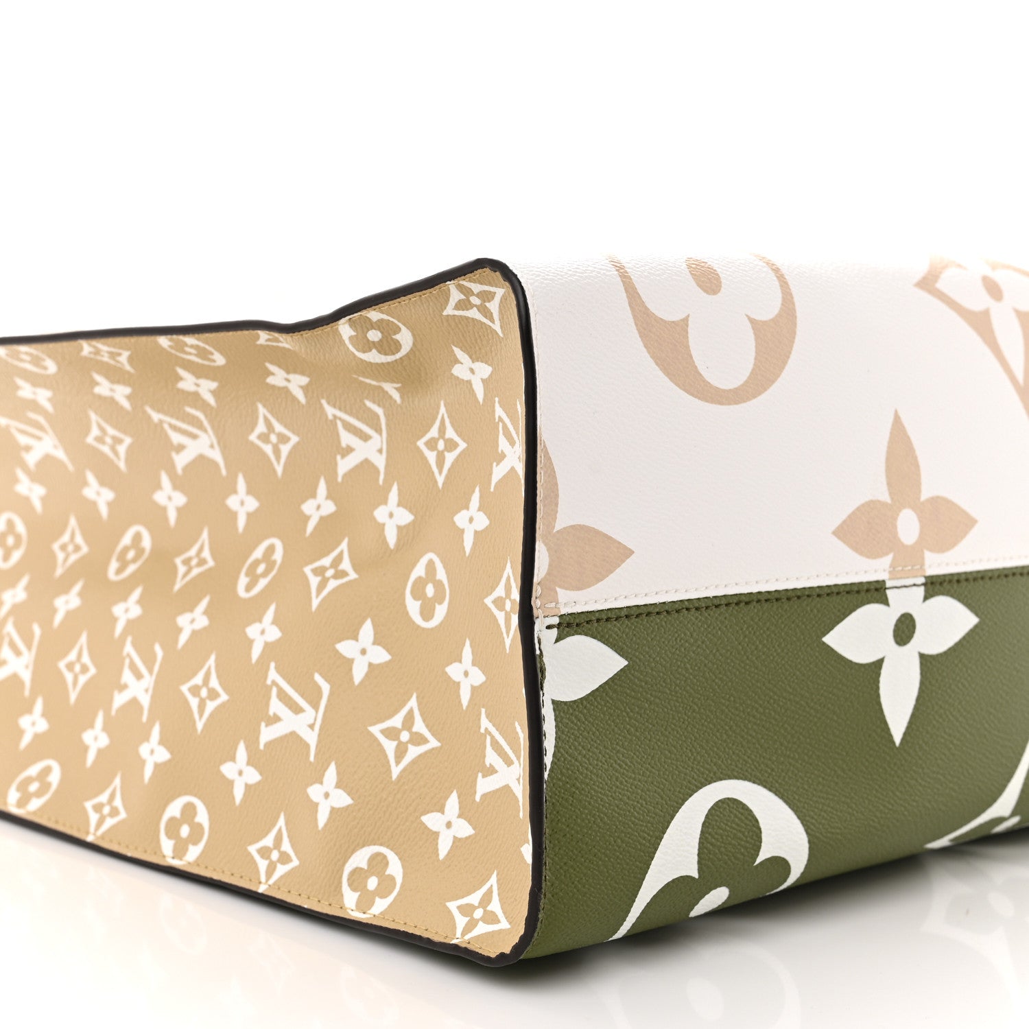 Louis Vuitton Monogram Giant Onthego GM Kaki Beige 8 of 9