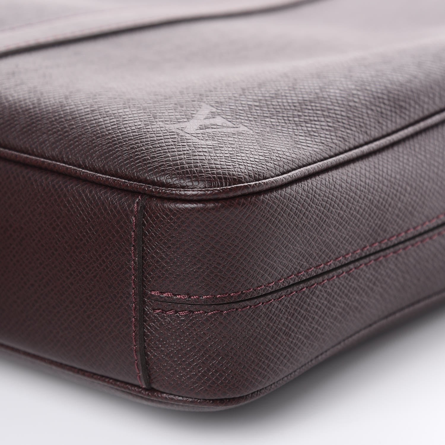 Louis Vuitton Taiga Porte Documents Voyage PM Acajou 9 of 10