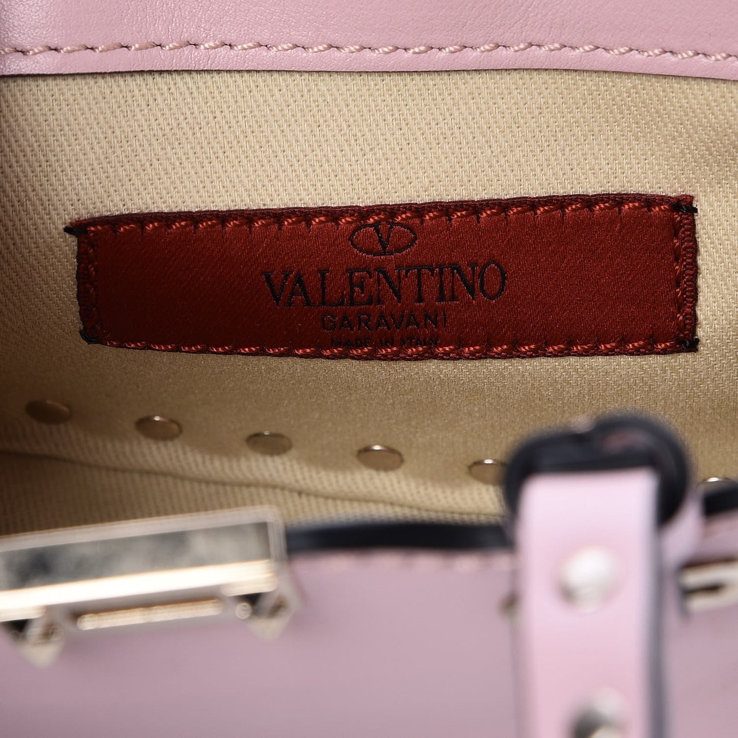 Vitello Micro Rockstud Tote Cipria