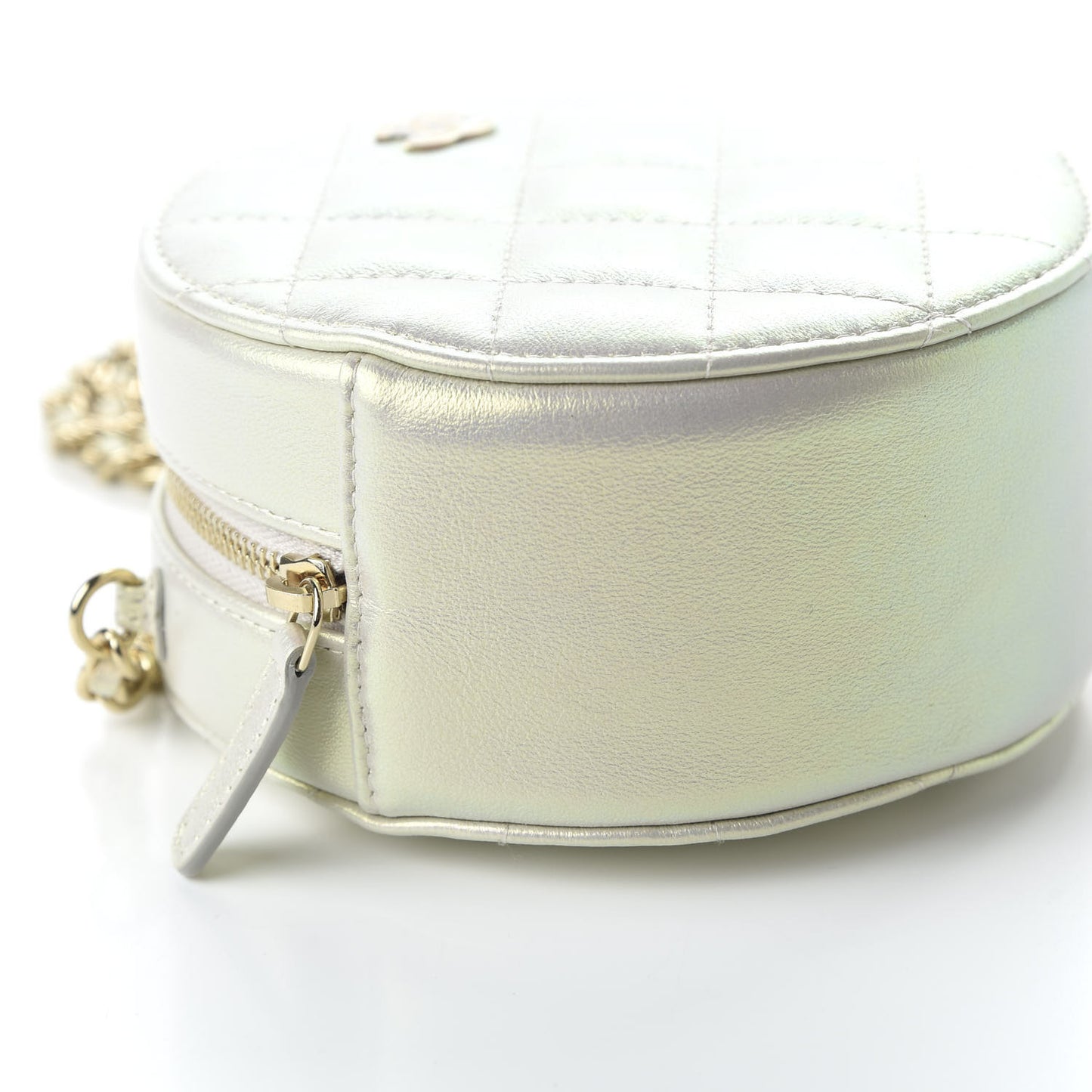 Iridescent Lambskin Quilted Round Clutch With Chain Ivory