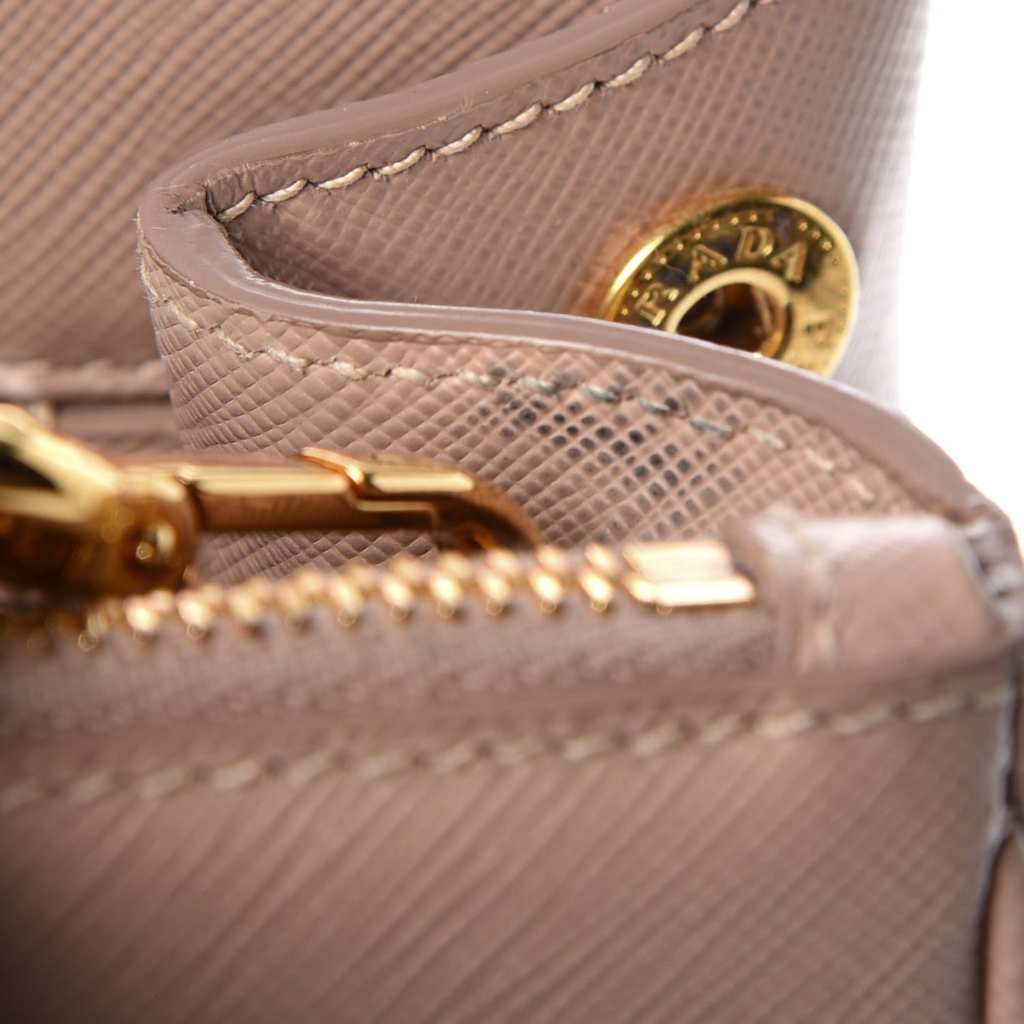 Saffiano Medium Galleria Double Zip Tote Cammeo