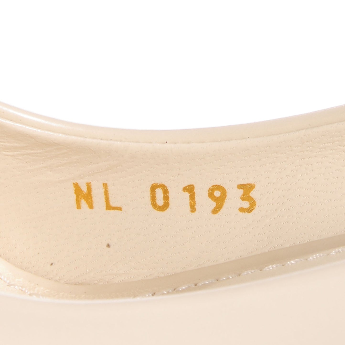 Calfskin Wonders Pumps 36.5 Off White