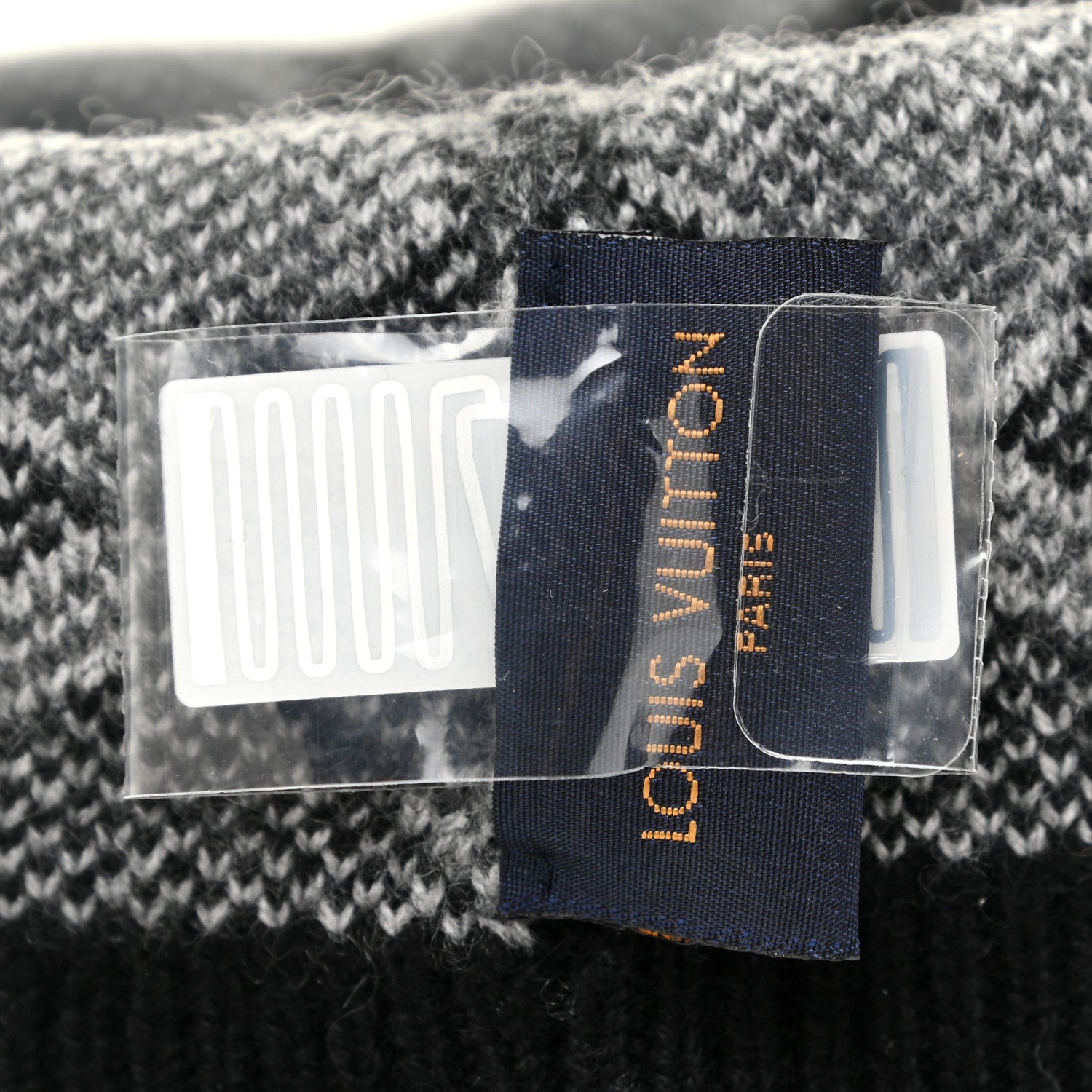 Louis Vuitton Cashmere Bonnet Monogram Mountain Beanie Gris 4 of 4