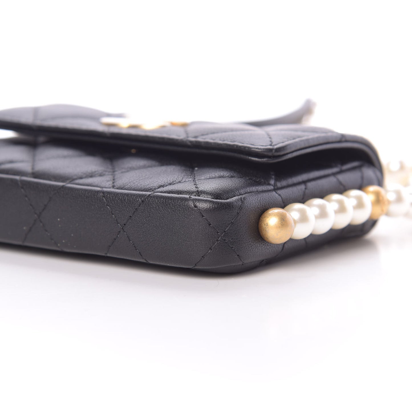 Calfskin Quilted About Pearls Card Holder Flap With Chain Black