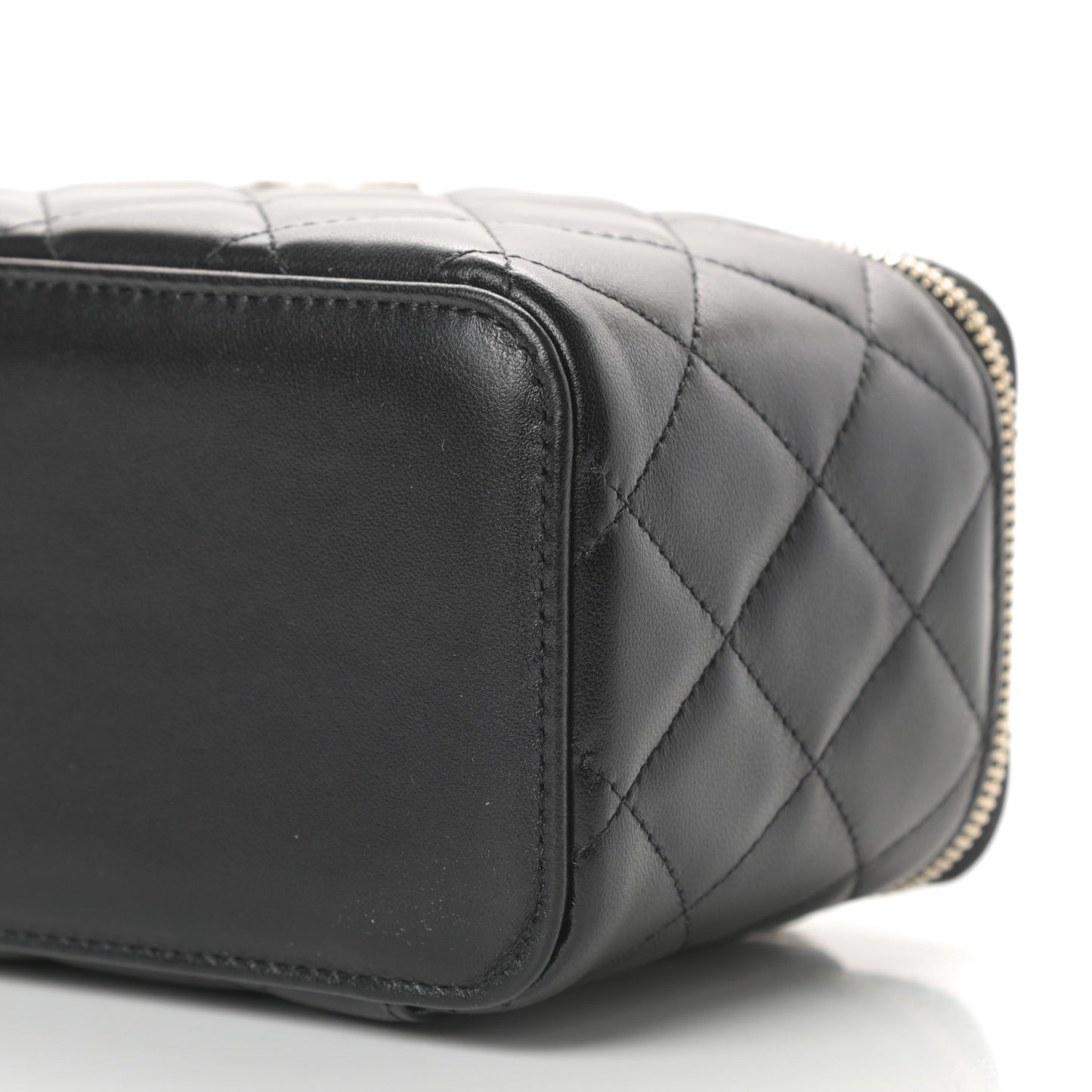 Lambskin Quilted Small Top Handle Vanity Case With Chain Black