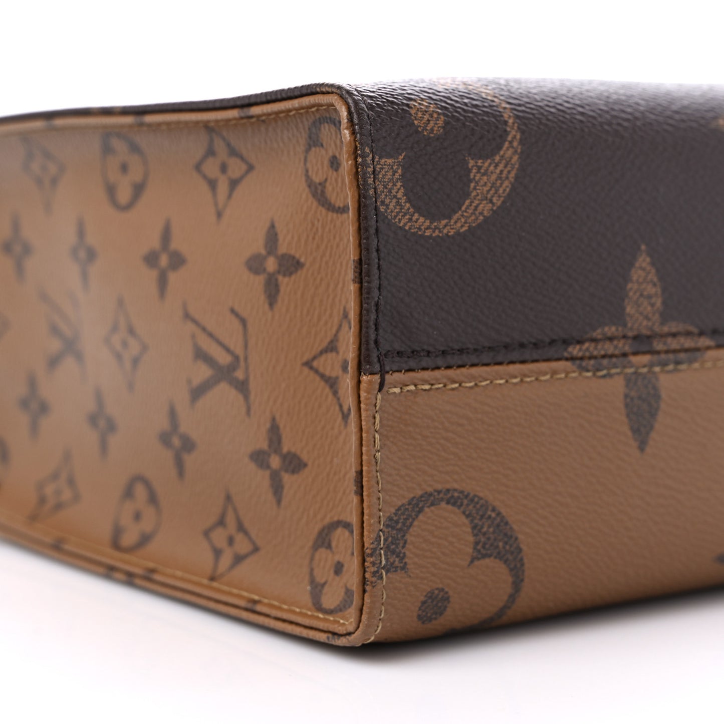 Reverse Monogram Giant Onthego PM
