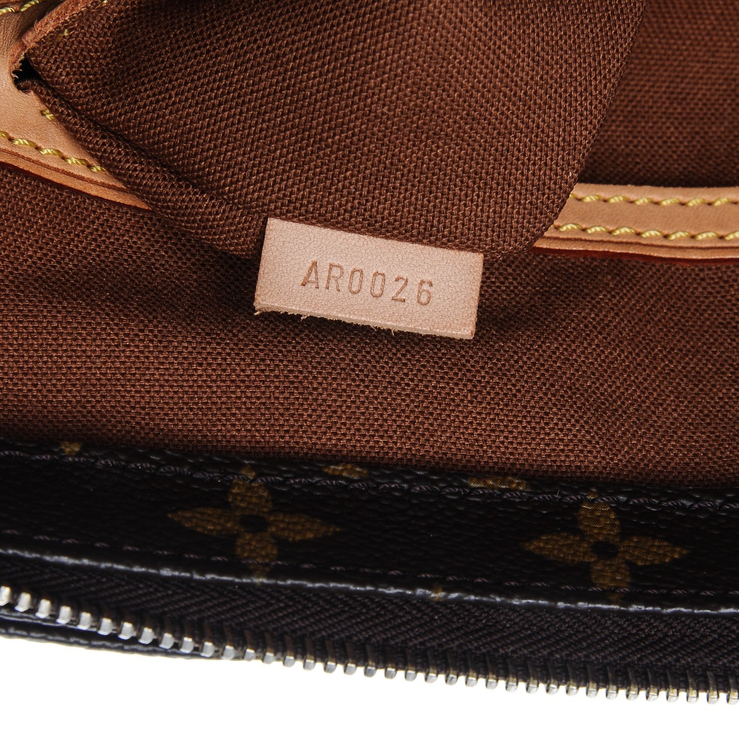 Louis Vuitton Monogram Cabas Mezzo 8 of 17