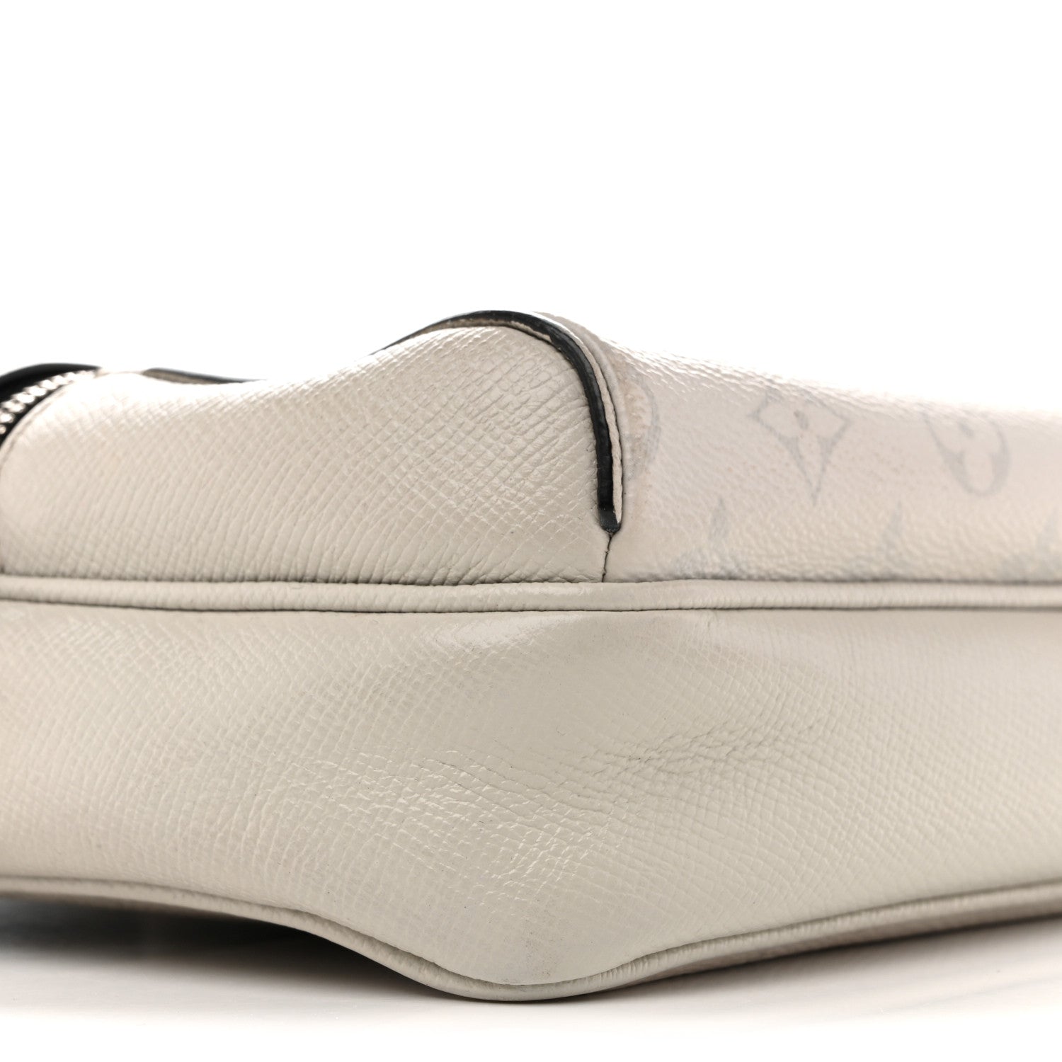Louis Vuitton Taigarama Outdoor Messenger Antartica 9 of 14