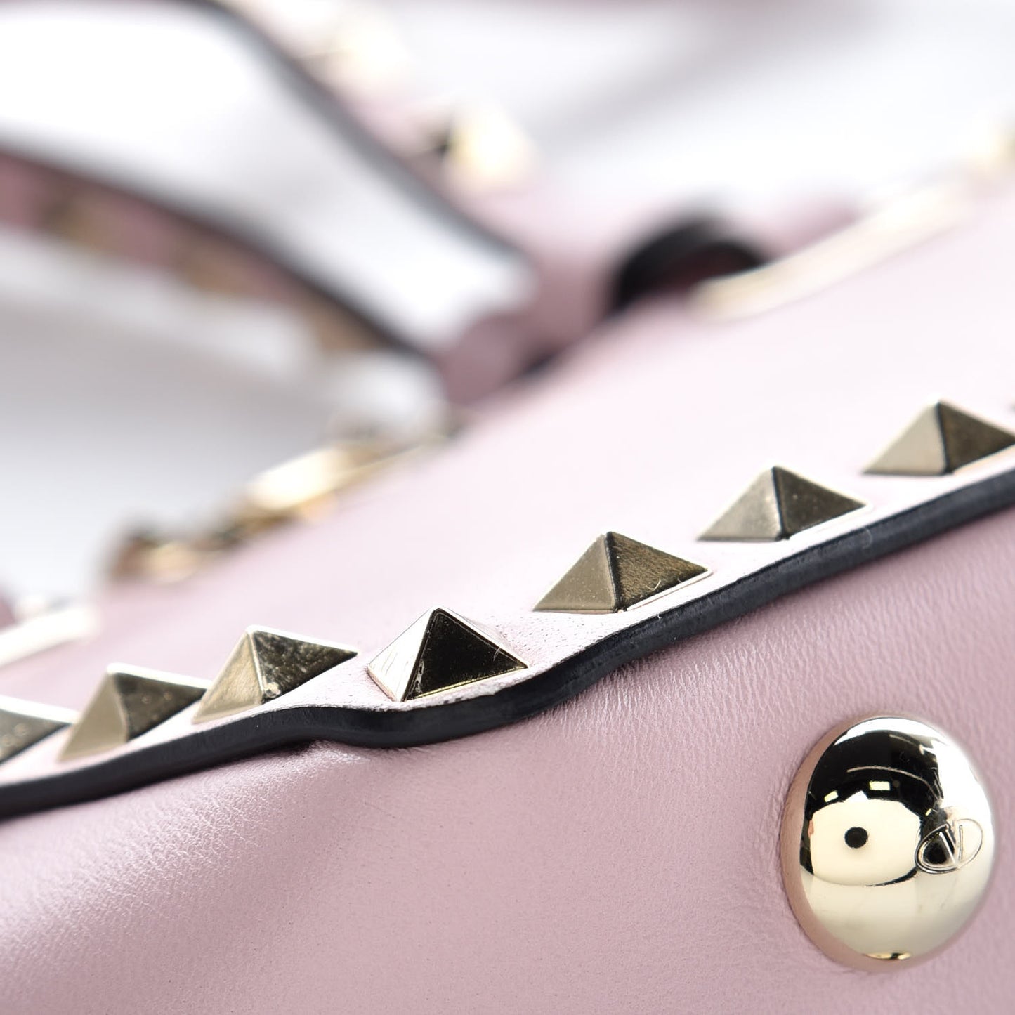 Vitello Micro Rockstud Tote Cipria