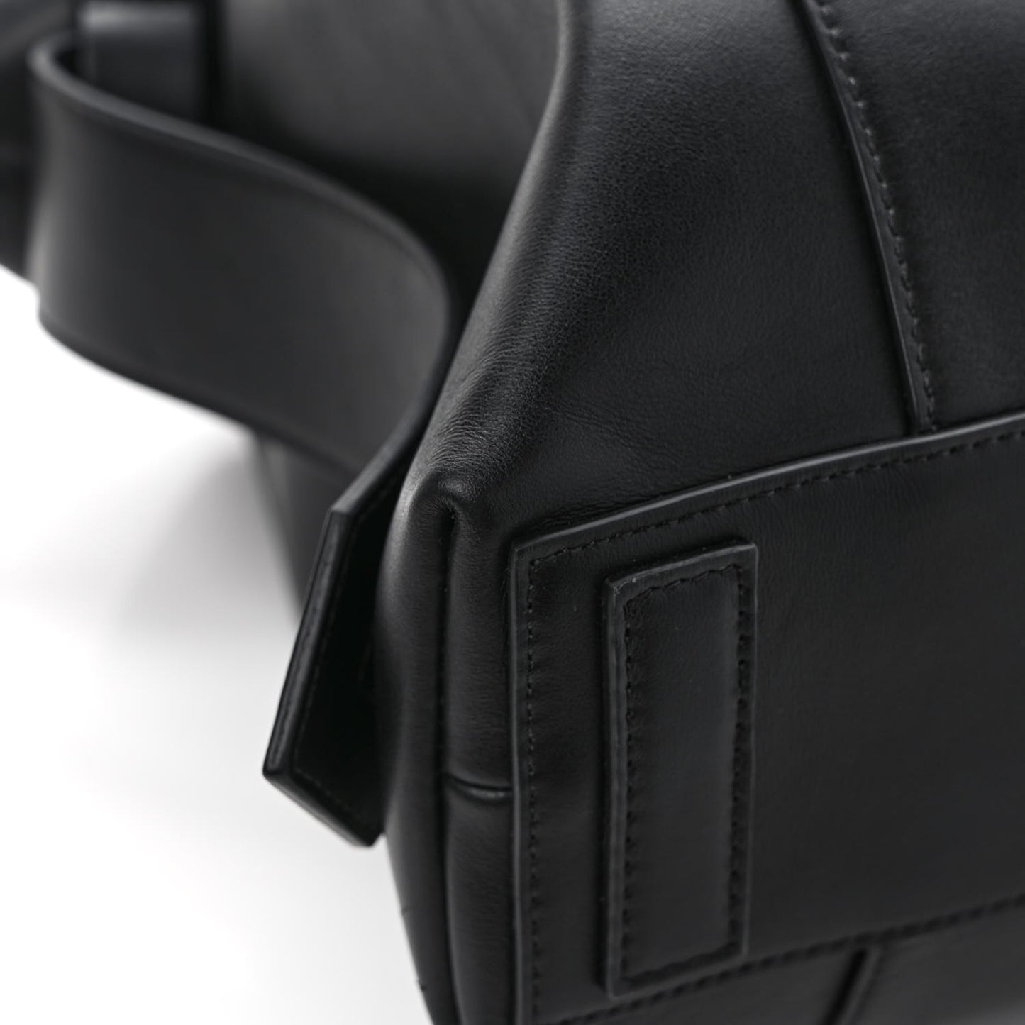 Smooth Calfskin Medium Soft Antigona Black