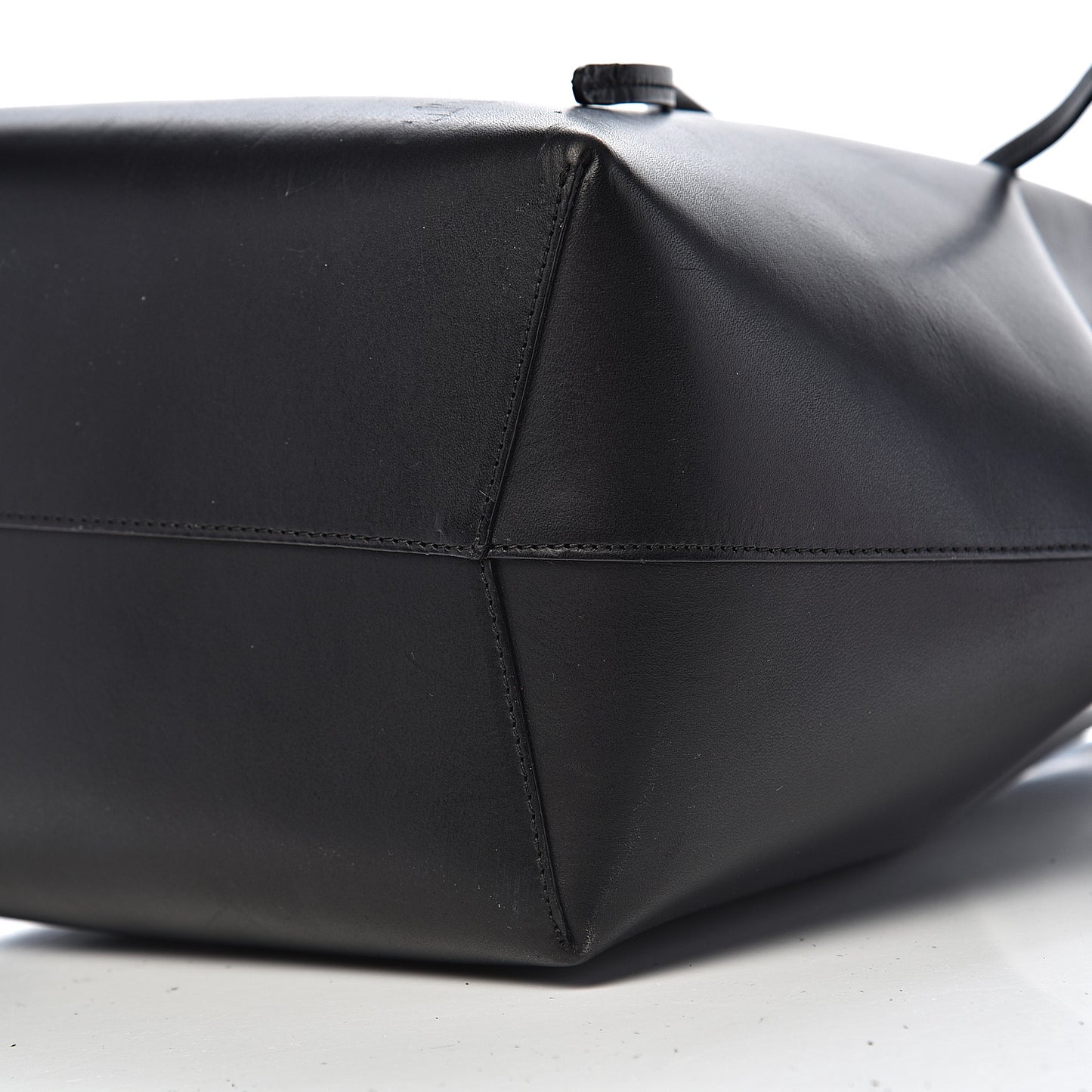 Vegetable Tanned Calfskin Bucket Bag Black Flamma