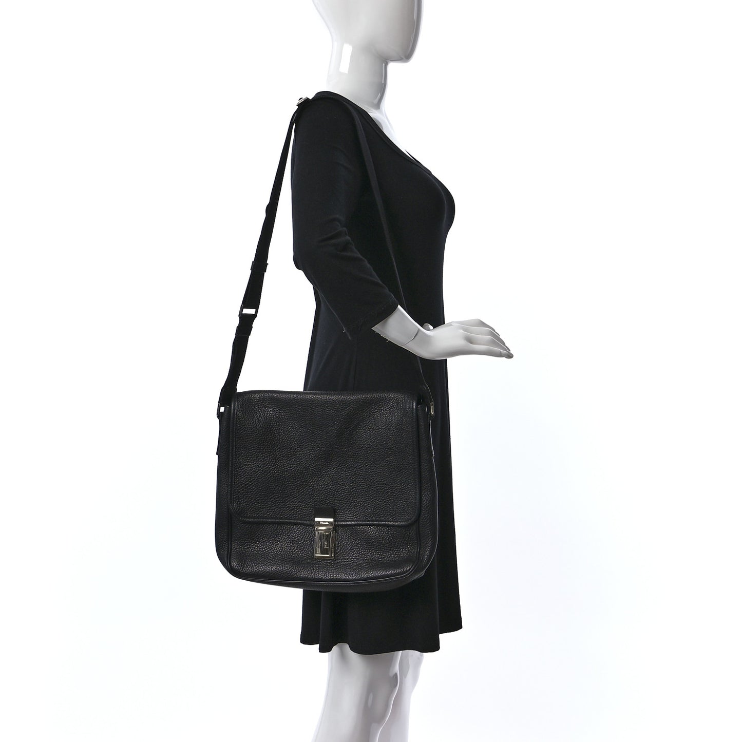 Vitello Daino Flat Flap Messenger Bag Black