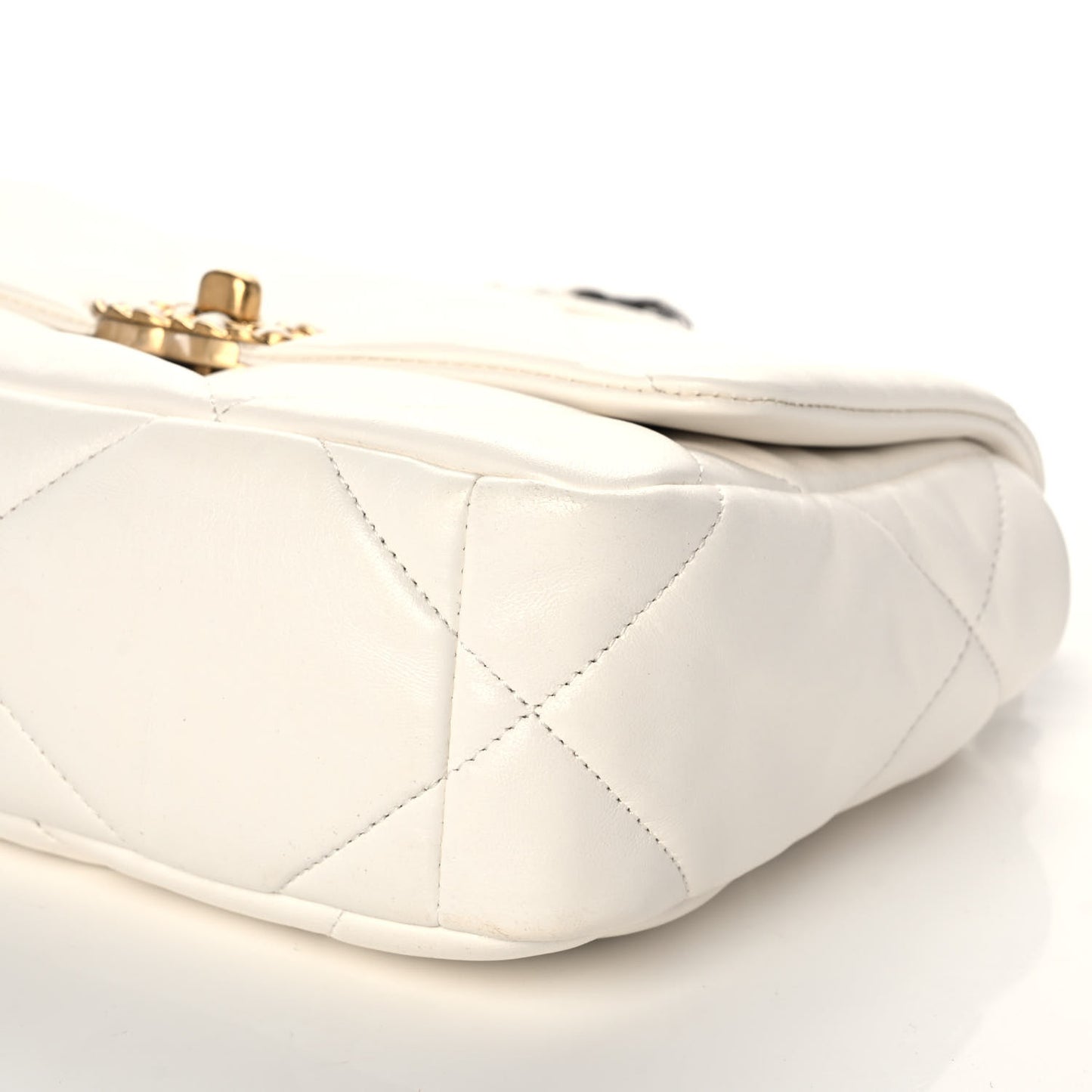 Lambskin Quilted Medium Chanel 19 Flap White