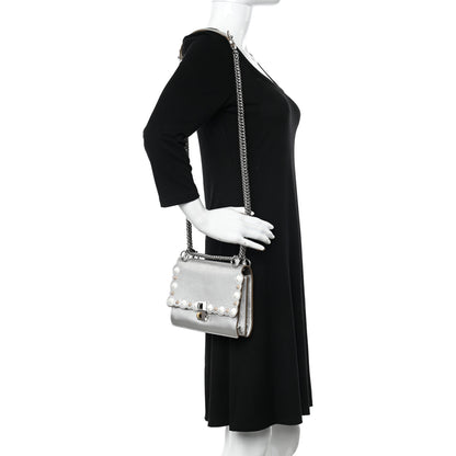 Fendi Vitello Catalan Mirror Scalloped Multi Studded Small Kan I Shoulder Bag Argento 2 of 12