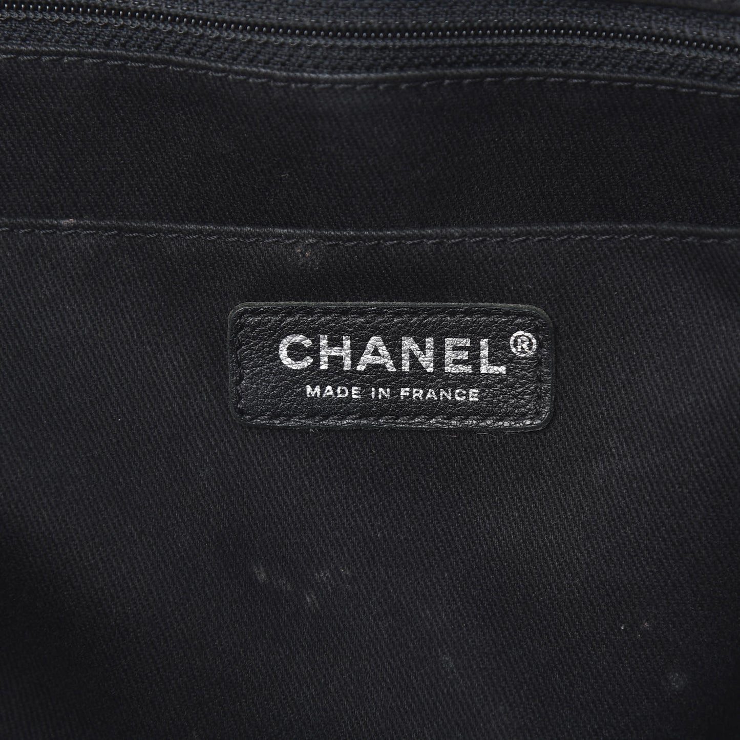 Grained Vegetal Calfskin Urban Shopping Tote Black