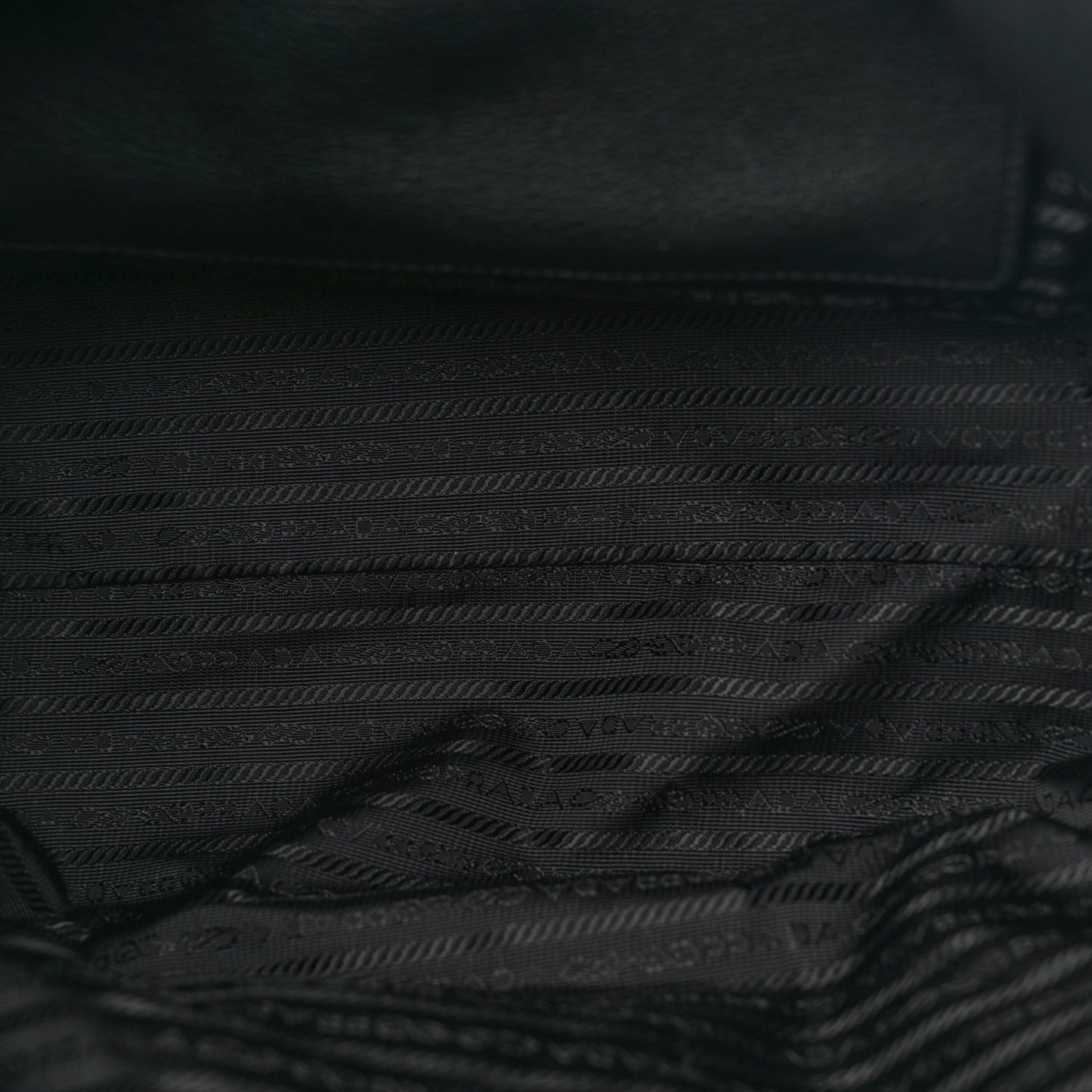 Vitello Daino Pocket Shopping Tote Black