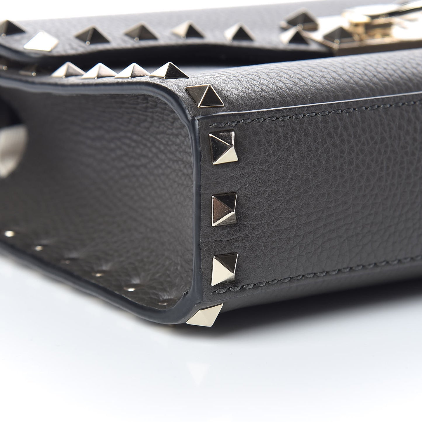 Pebbled Calfskin Medium Rockstud Flip Lock Crossbody Bag Graphite