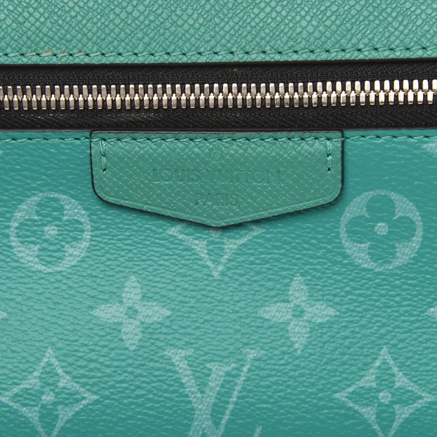 Taiga Monogram Outdoor Messenger Vert