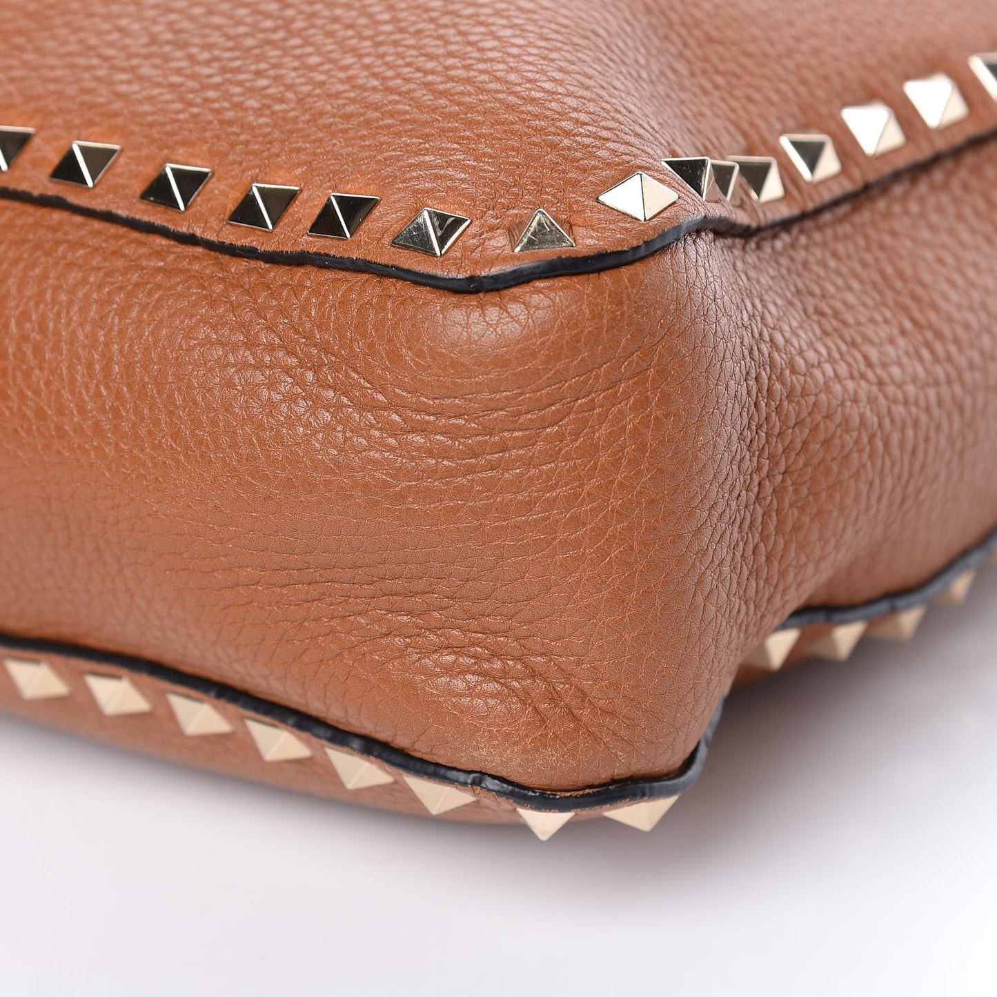 Pebbled Calfskin Large Rockstud Flip-Lock Messenger Bag Light Cuir