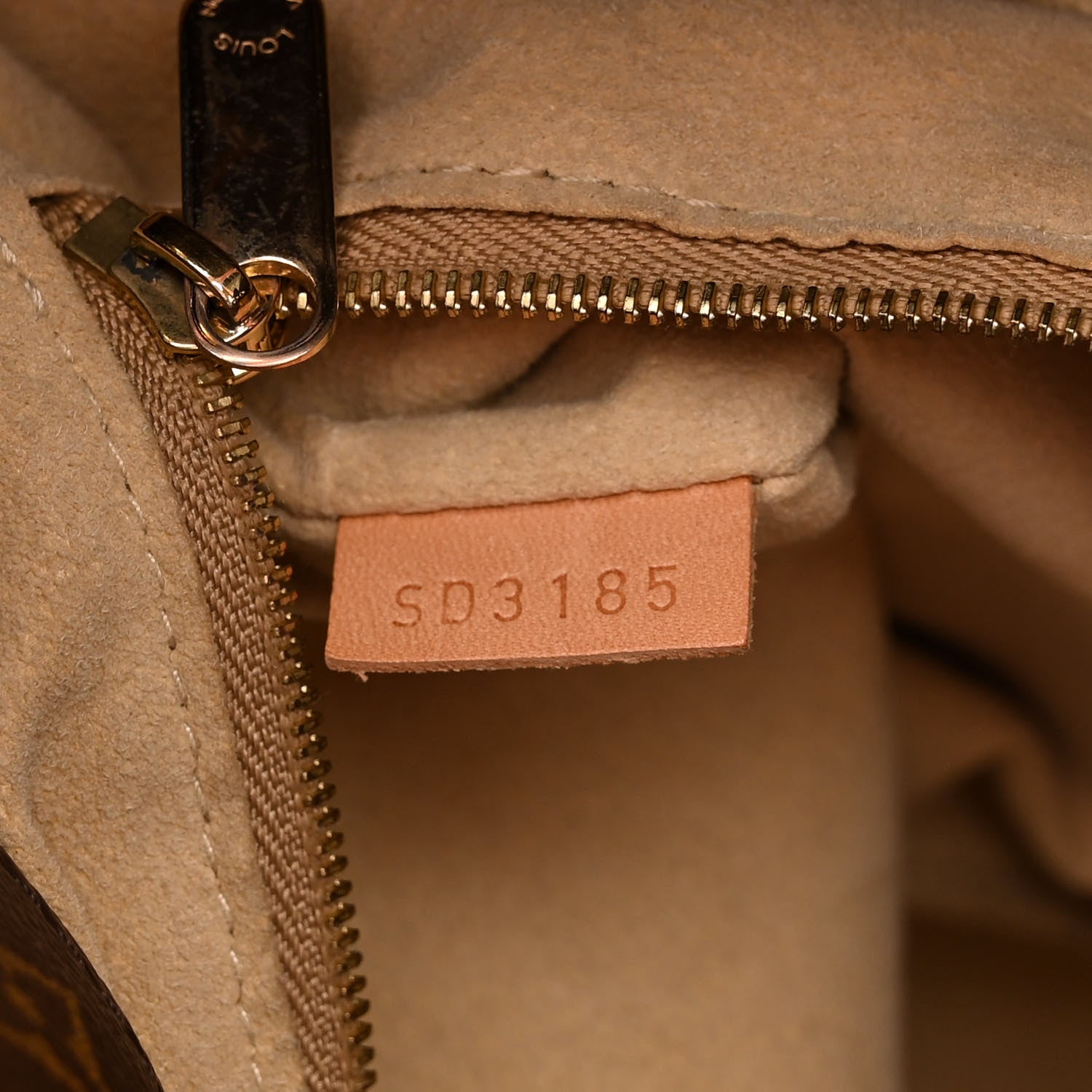 Louis Vuitton Monogram Artsy MM 7 of 10
