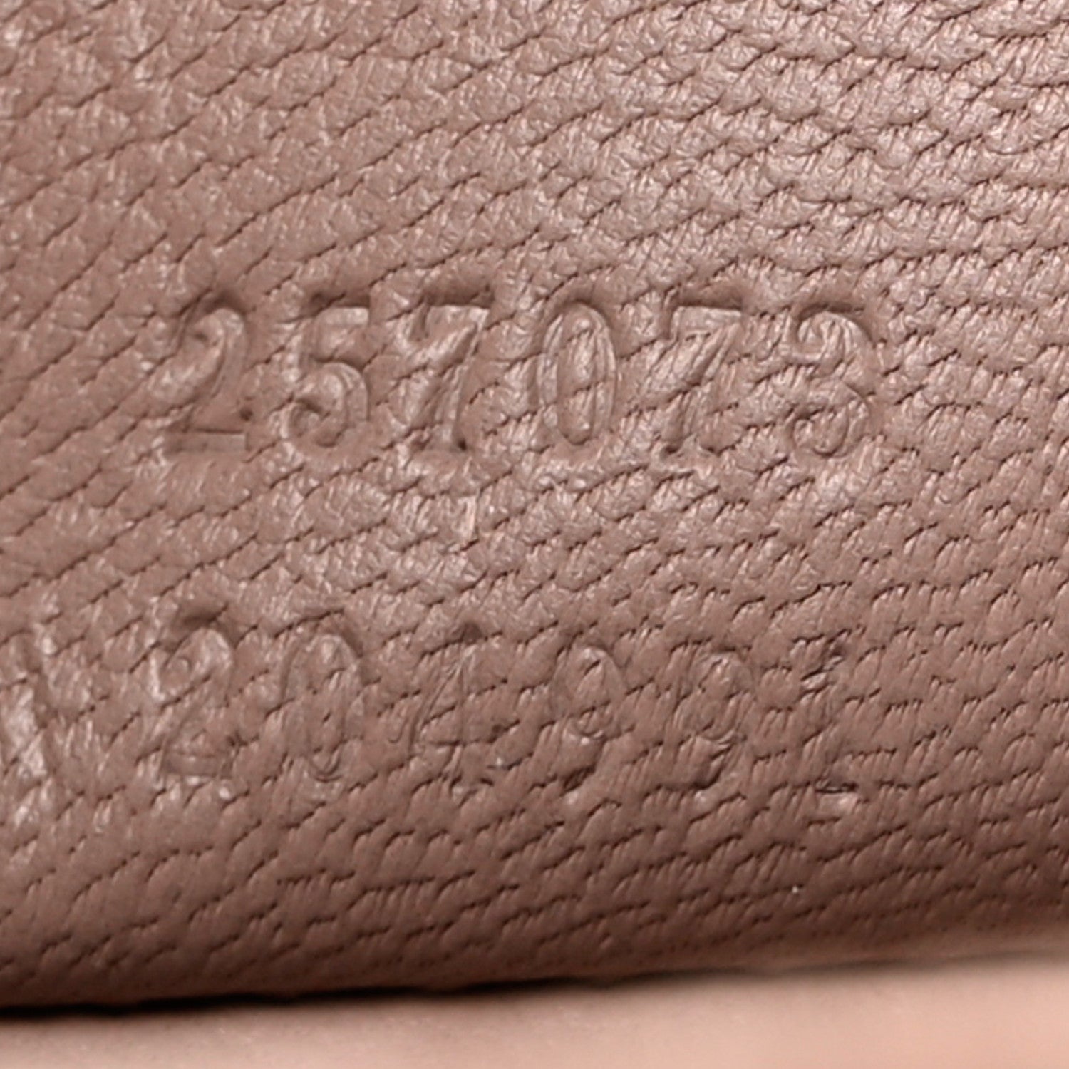 Gucci Patent Microguccissima Small Broadway Clutch Dark Cipria 7 of 7