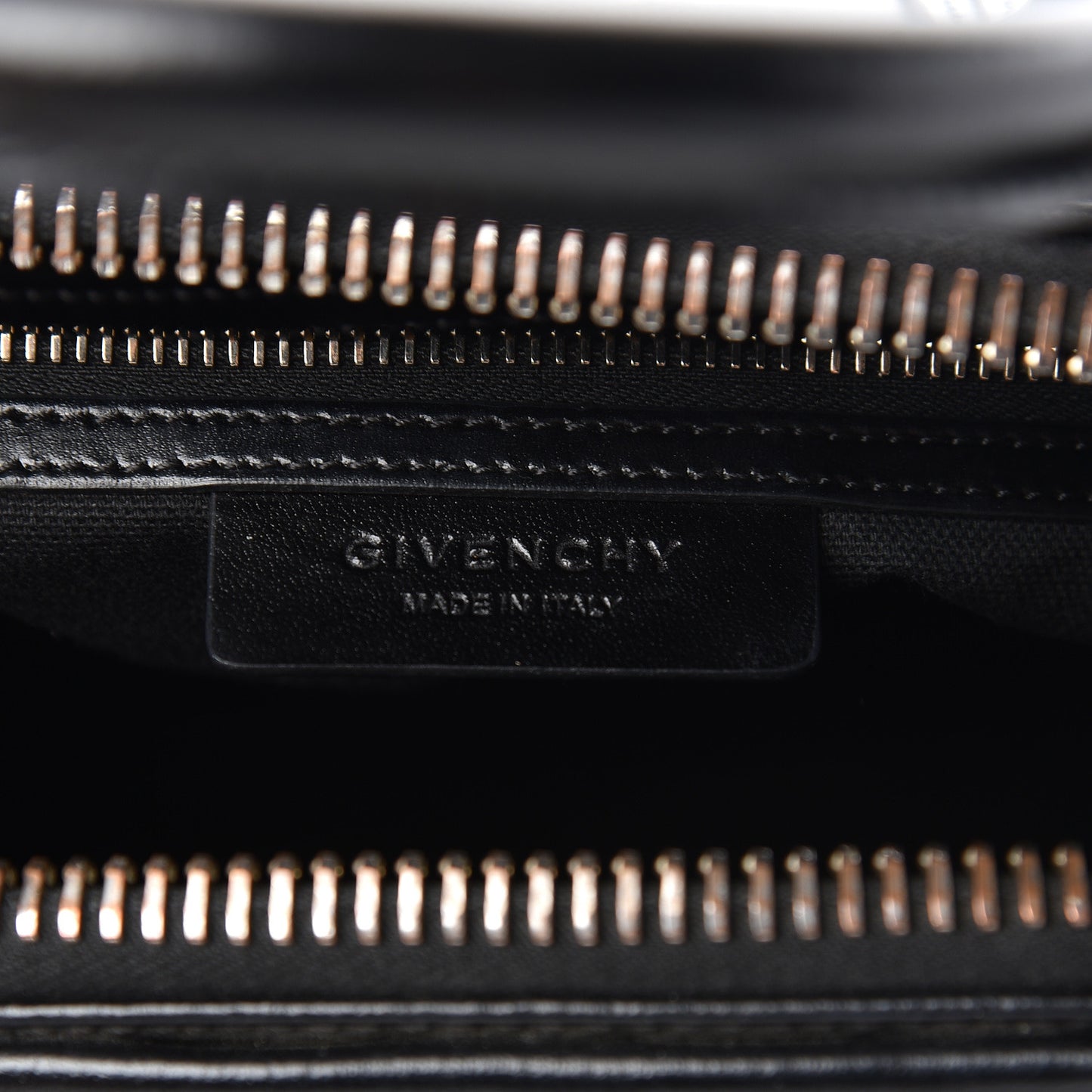 Shiny Lord Calfskin Small Antigona Black