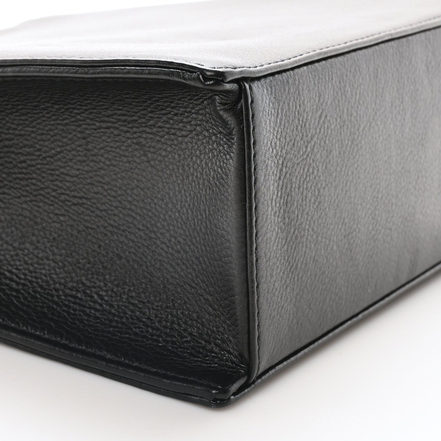 Caviar Shoulder Bag Black