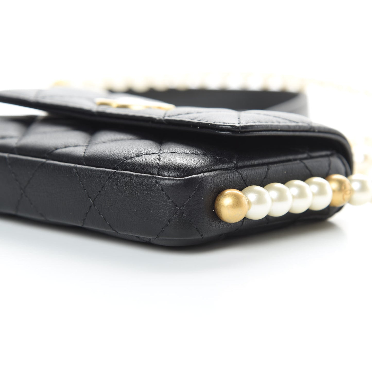 Calfskin Quilted About Pearls Card Holder Flap With Chain Black