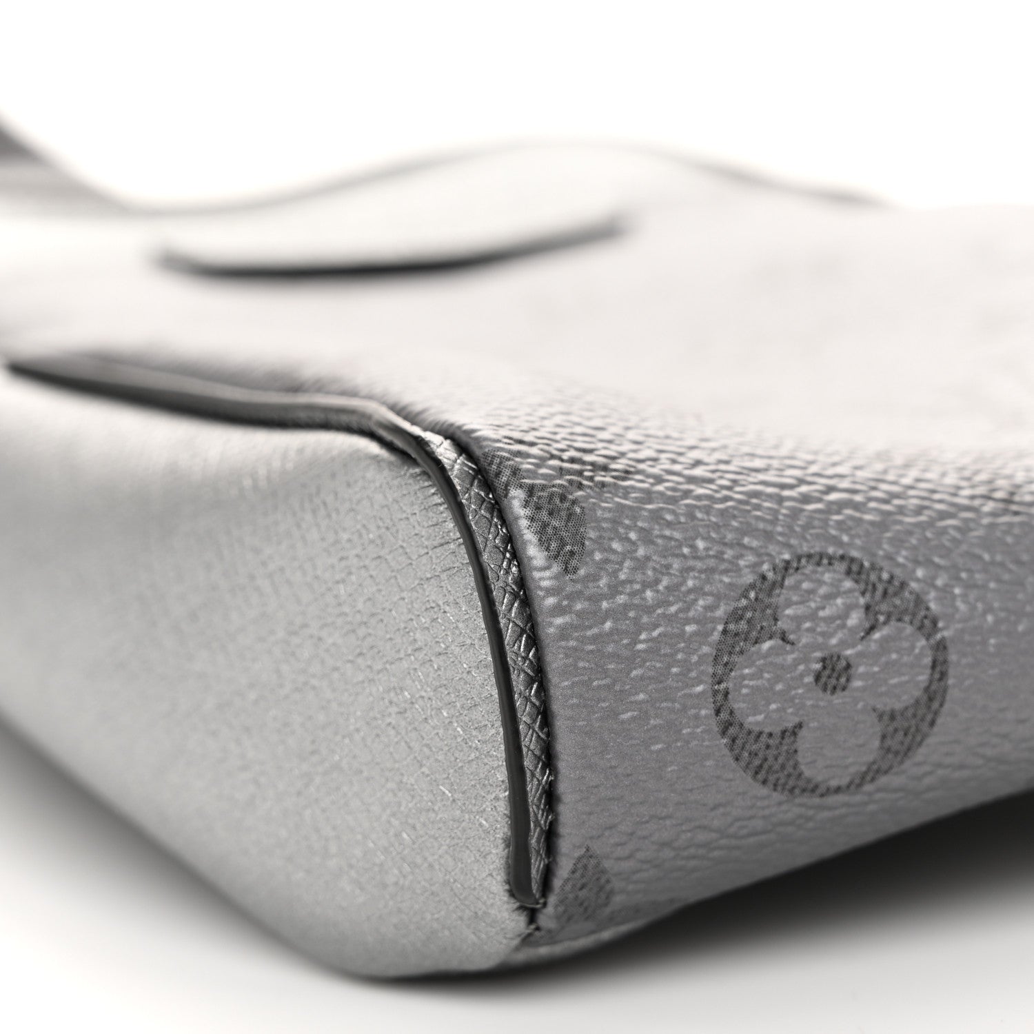 Louis Vuitton Taigarama Outdoor Slingbag Gunmetal Silver 1555440