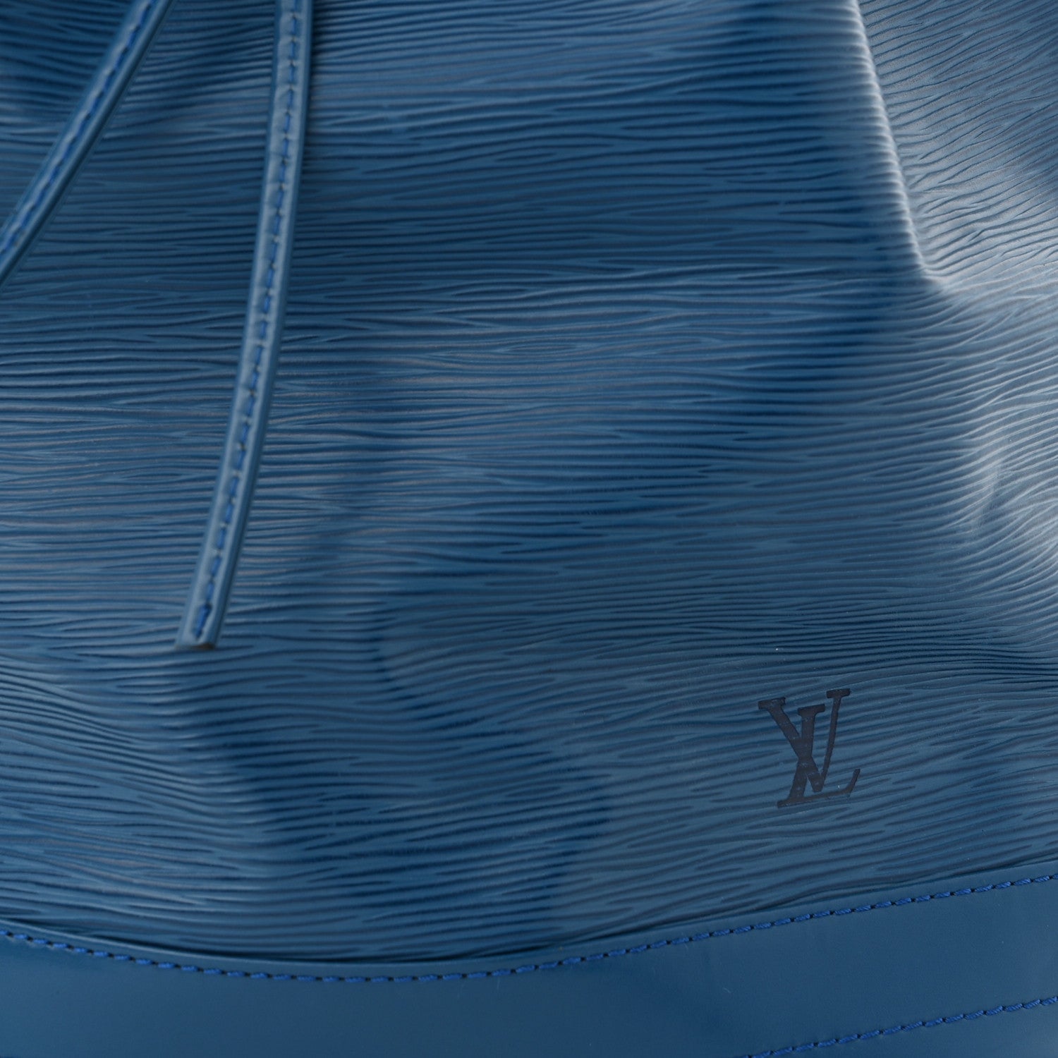 Louis Vuitton Epi Noe Toledo 7 of 12