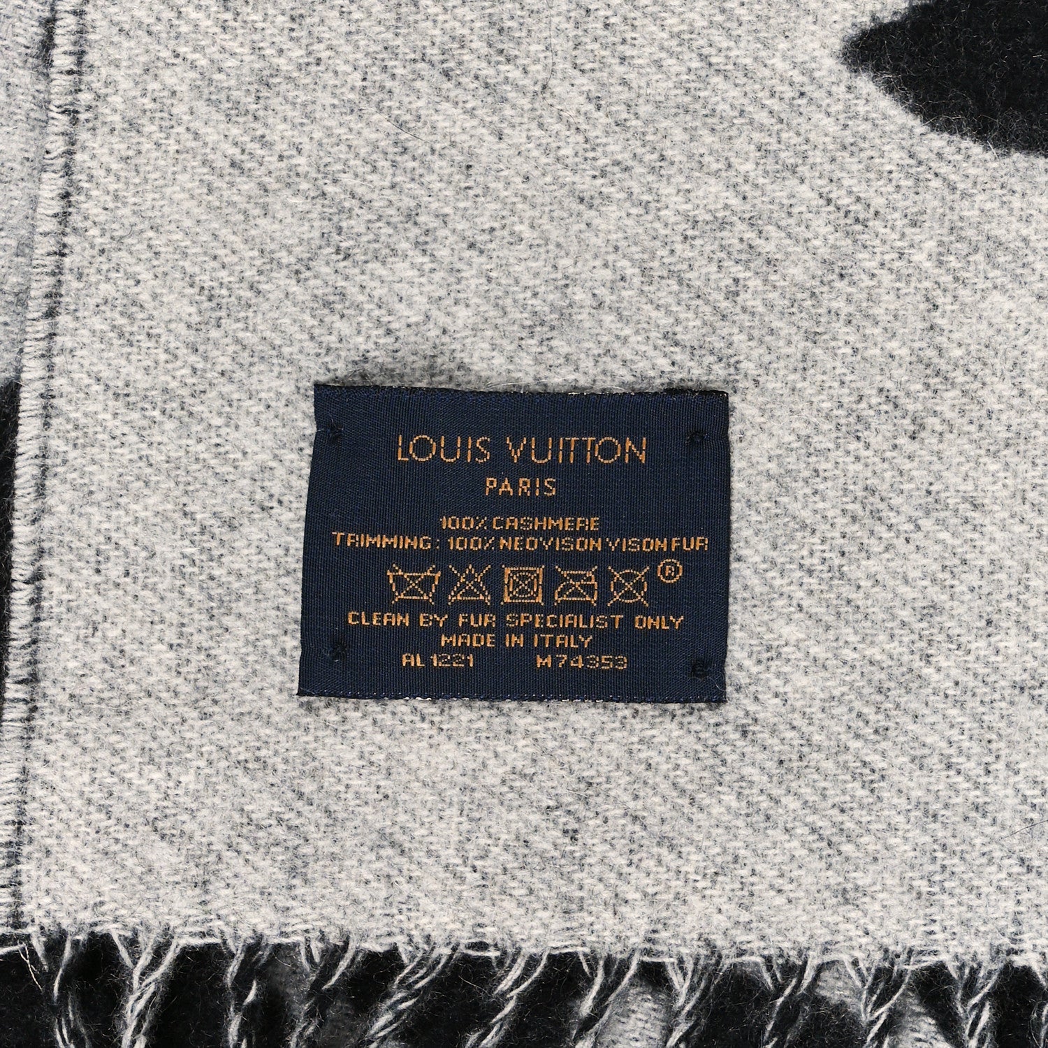 Louis Vuitton Cashmere Mink Monogram Reykjavik Scarf 4 of 4