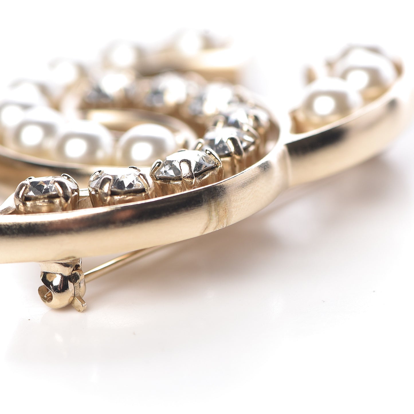 Pearl Crystal CC Brooch Gold Pearly White