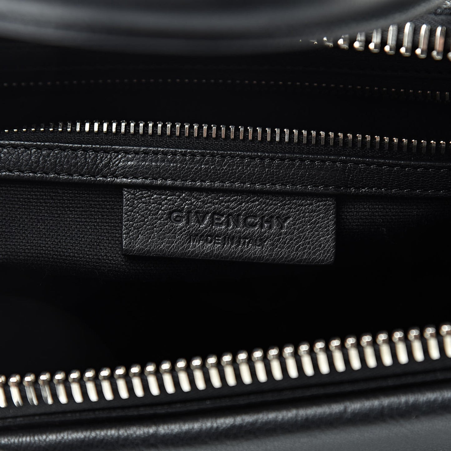 Sugar Goatskin Medium Antigona Black