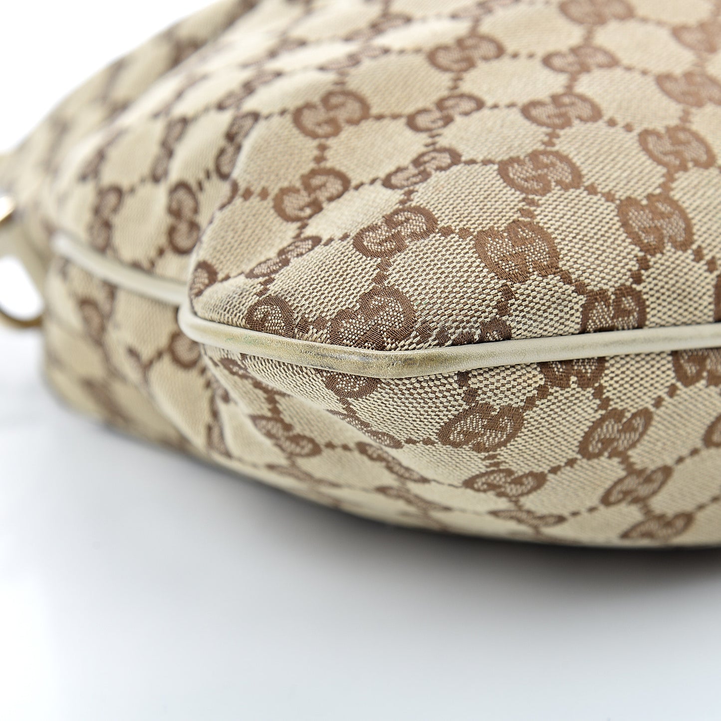 Monogram Medium New Britt Hobo Off White