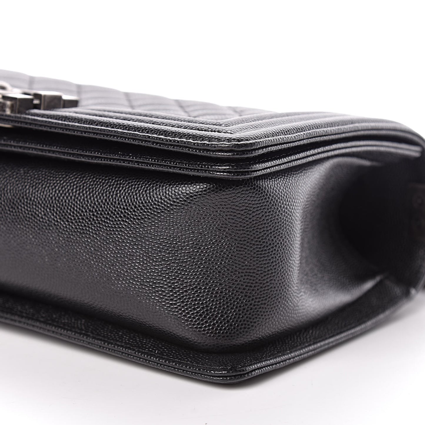 Caviar Quilted Medium Boy Flap Black