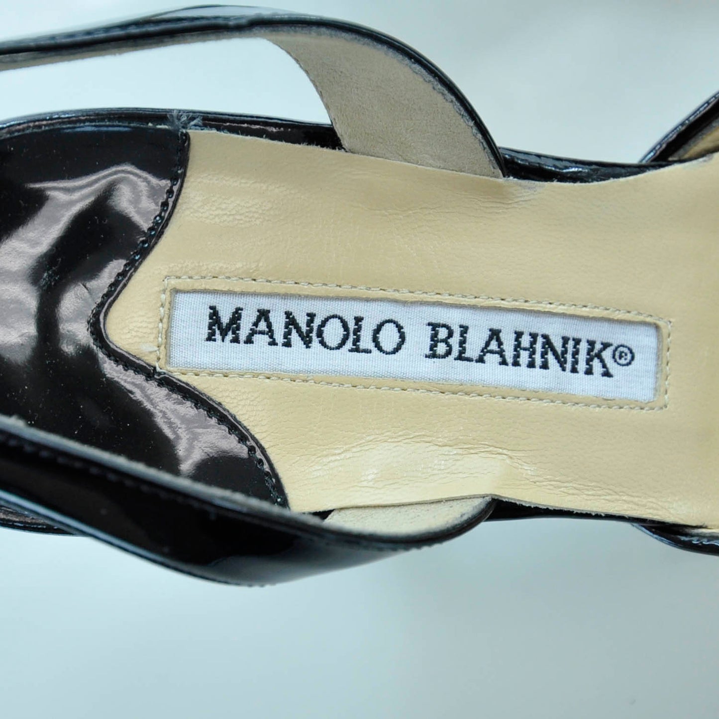 MANOLOBLAHNIKWovenPatentCapToeCarolynePumps36Black