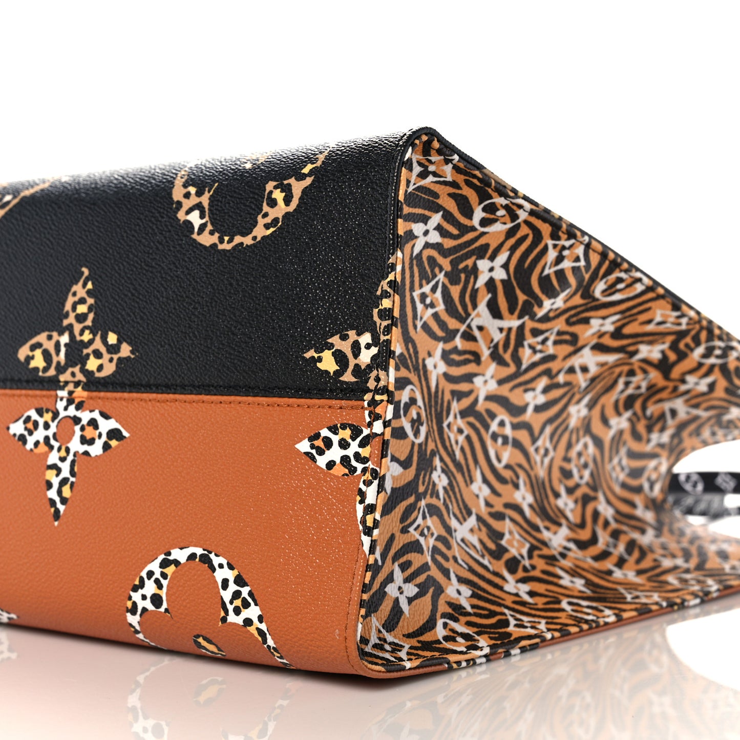Monogram Giant Jungle Onthego GM Black