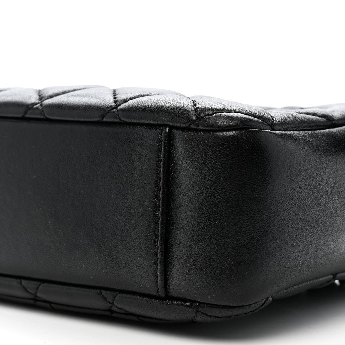 Lambskin Quilted CC Pearl Crush Camera Case Black