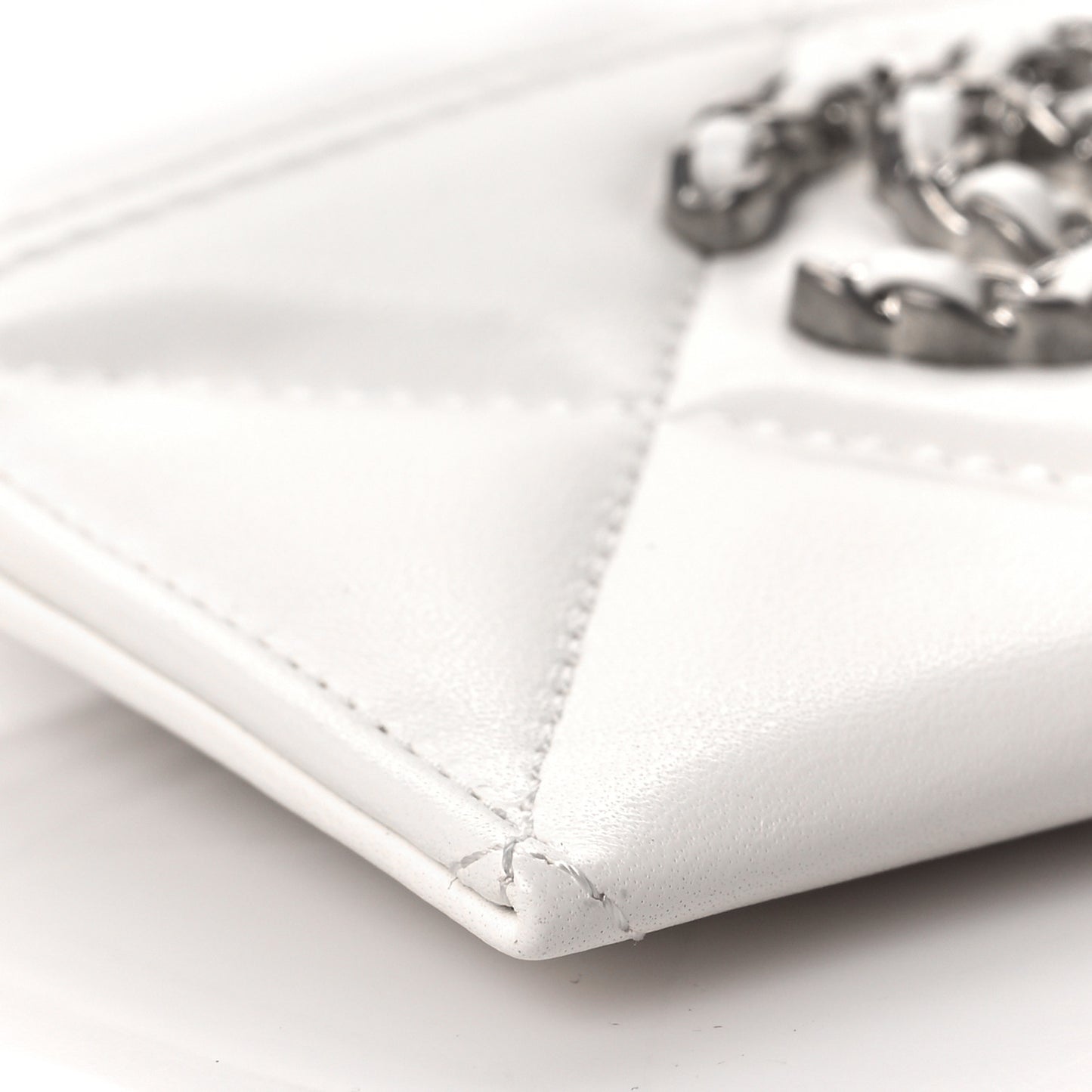 Lambskin Quilted Chanel 19 Card Holder White