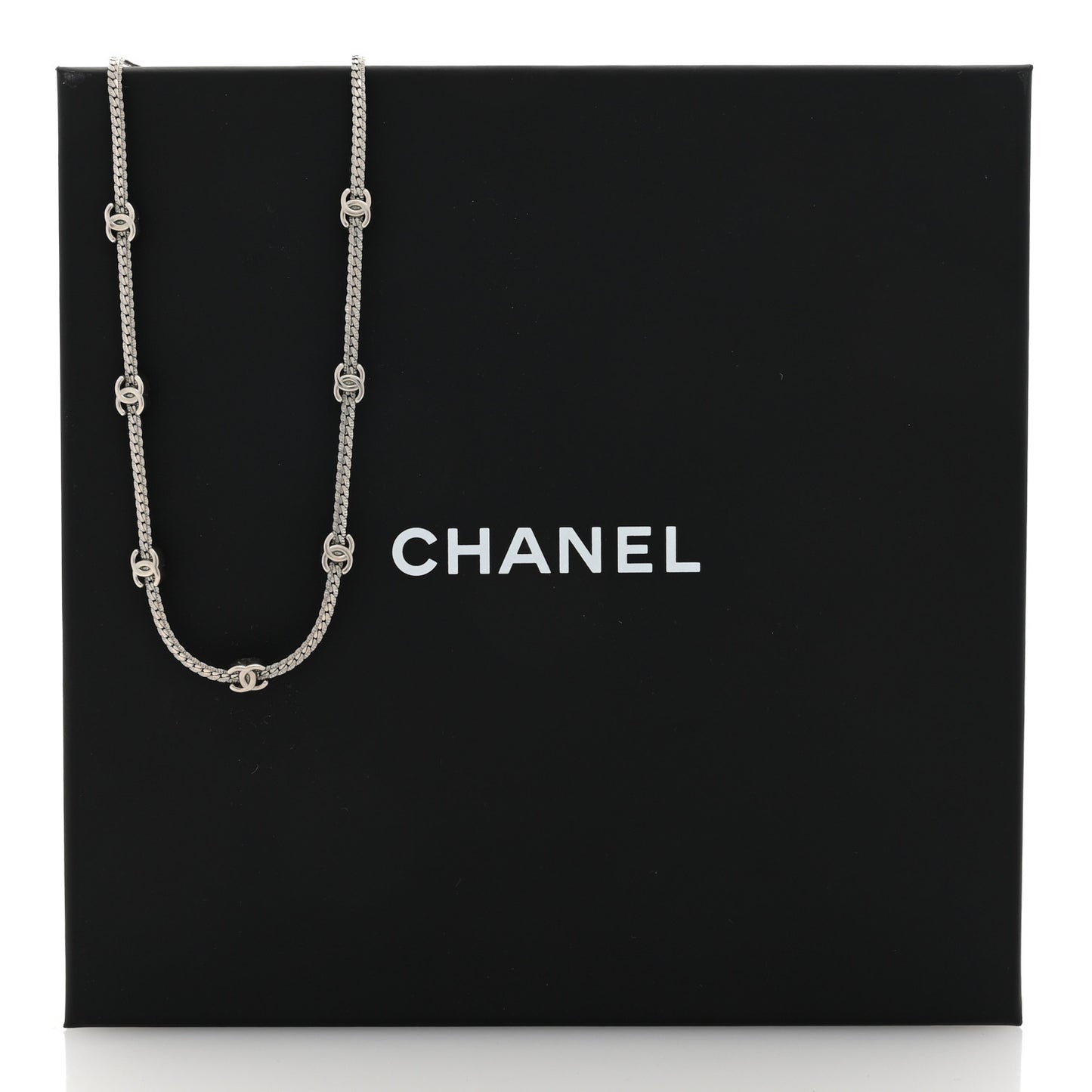 Metal CC Short Chain Necklace Silver