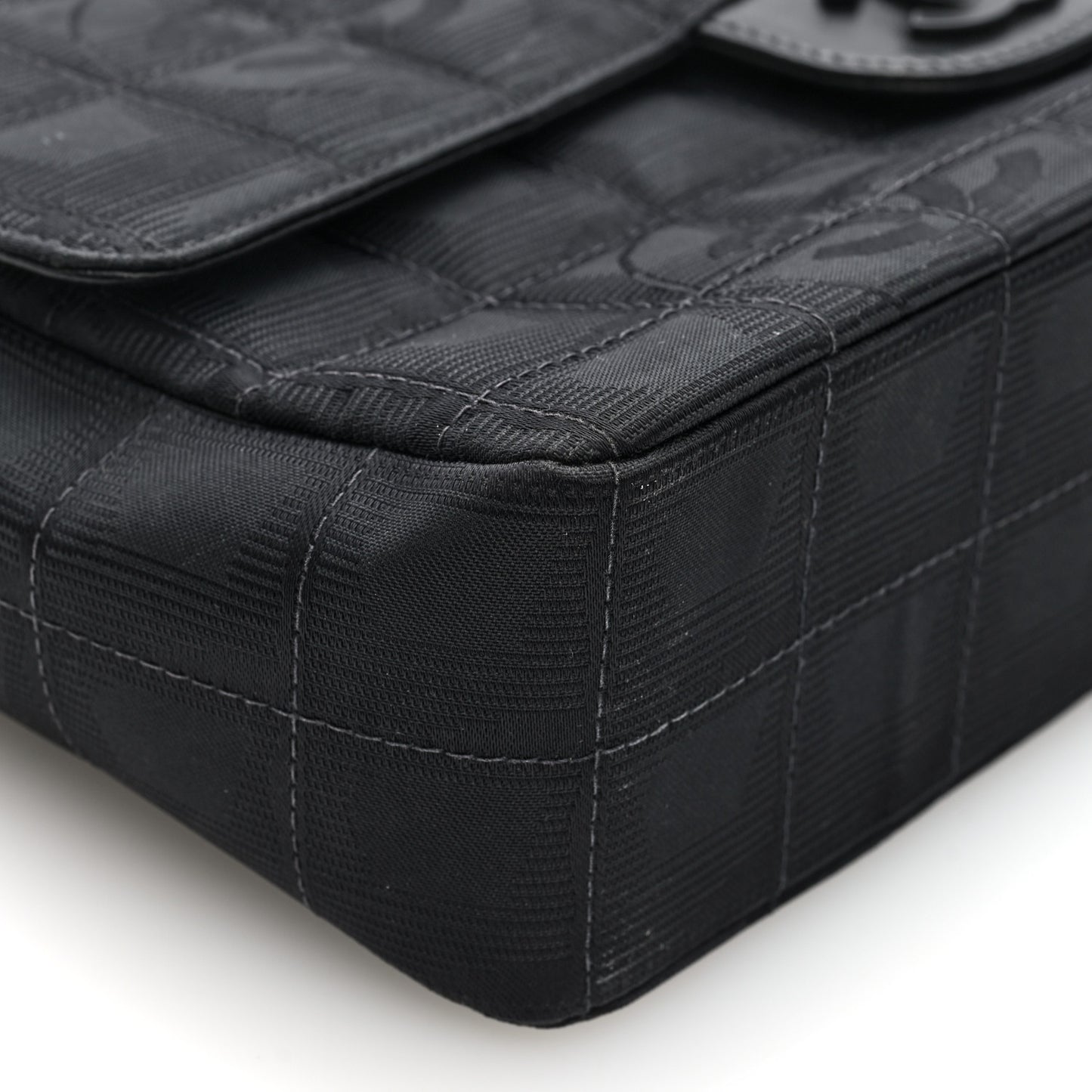 Nylon Medium Travel Flap Black