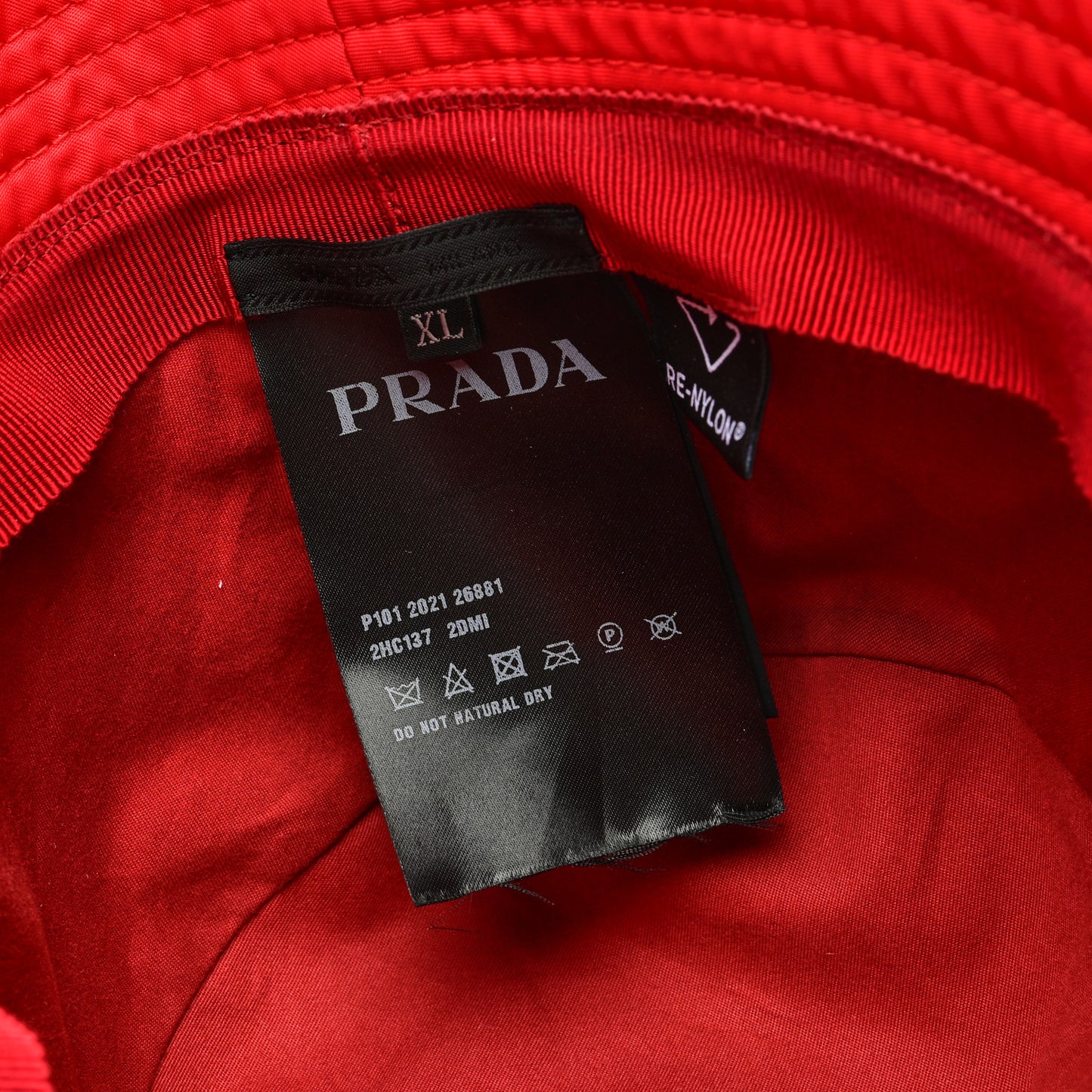 Re-Nylon Metal Triangle Logo Mens Bucket Hat XL Rosso