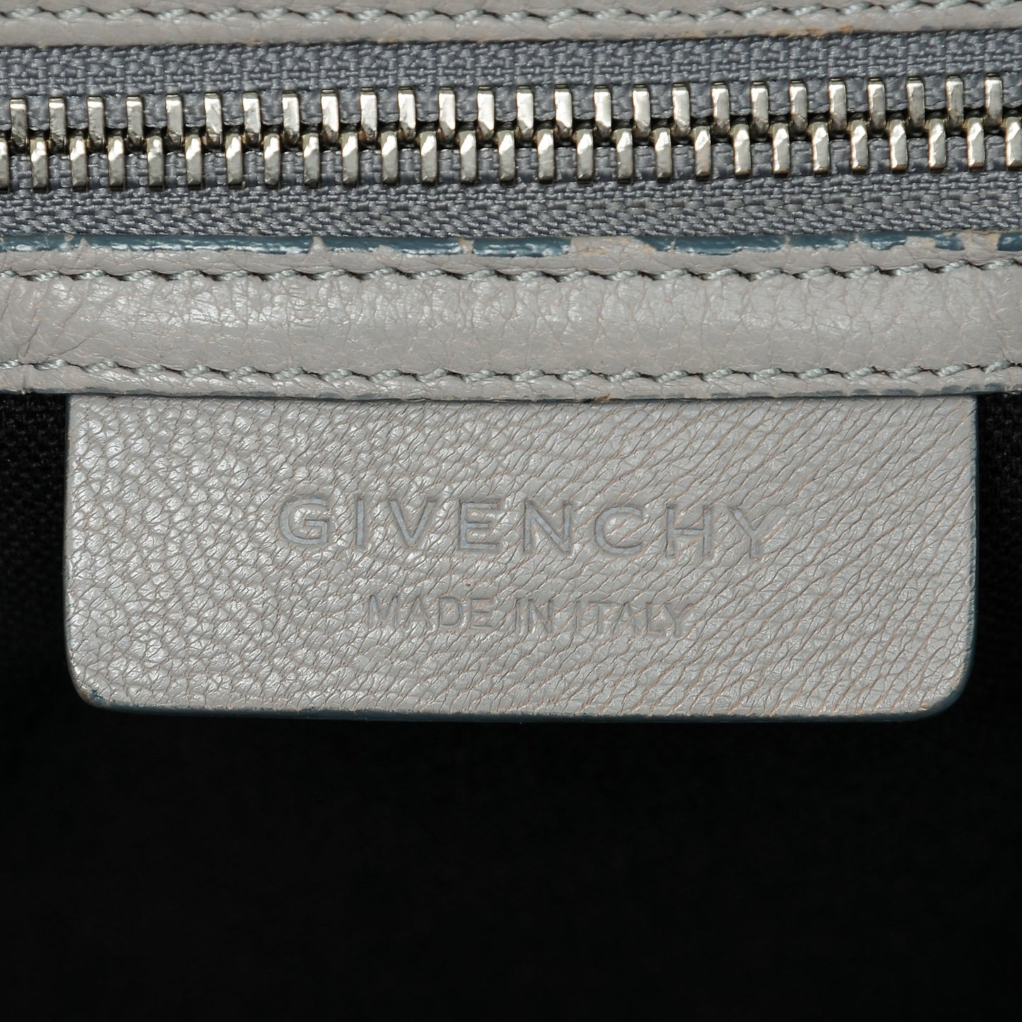 Sugar Goatskin Medium Antigona Pearl Grey