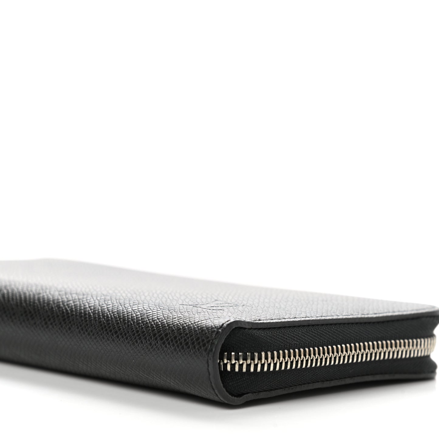 Taiga Zippy Organizer Wallet Black