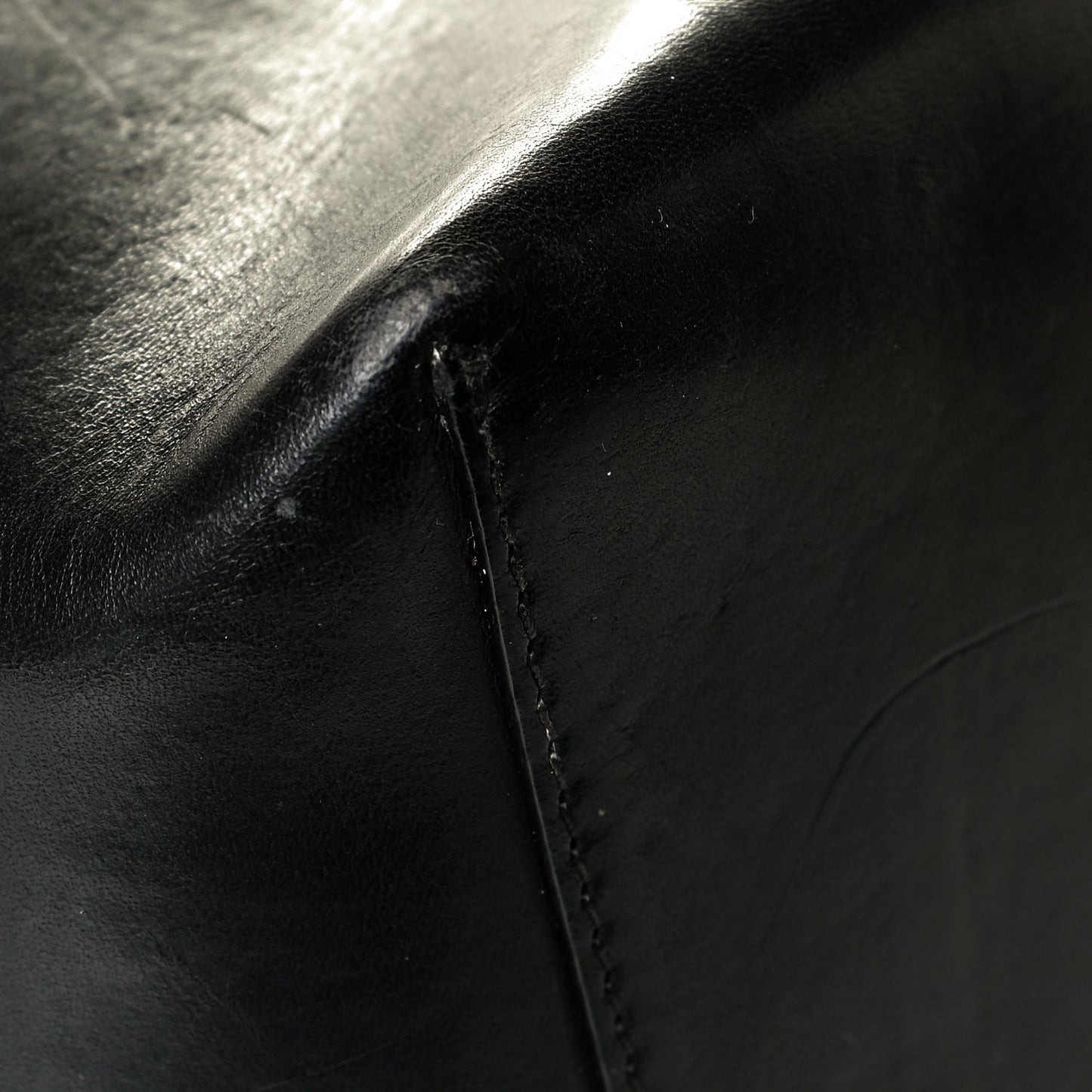 Vegetable Tanned Calfskin Bucket Bag Black Flamma