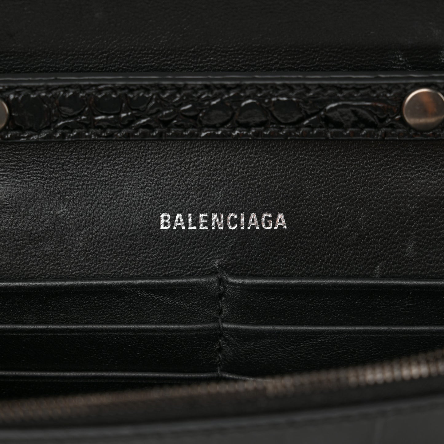 Shiny Calfskin Monochrome Crocodile Embossed Hourglass Chain Bag Black